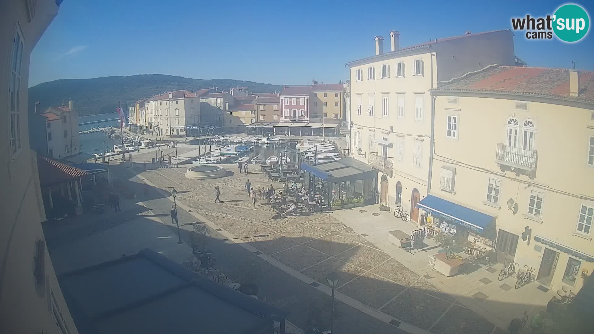LIVE cam Cres città – piazza principale e “mandrač” – isola di Cherso – Croazia