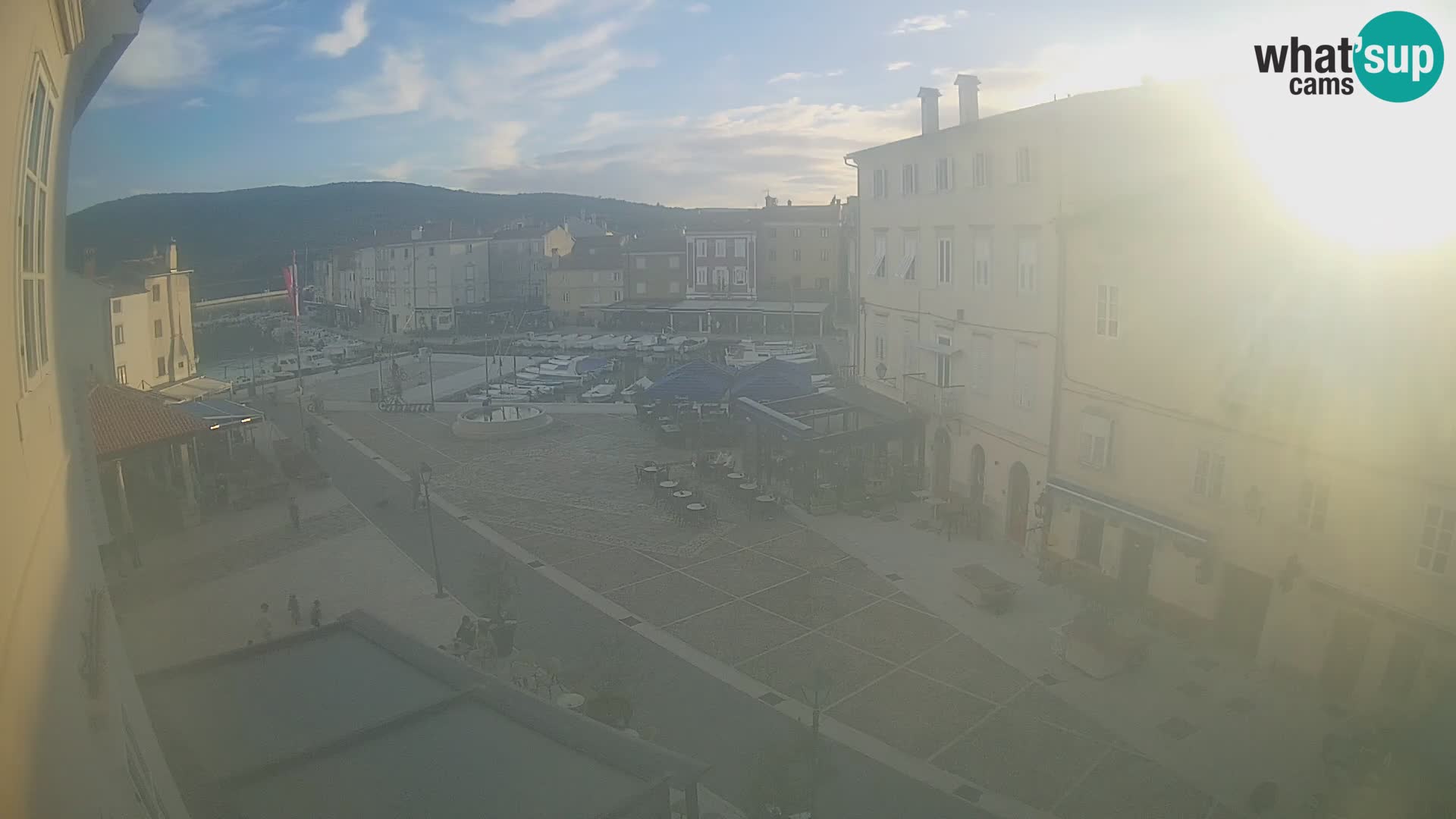 LIVE cam Cres città – piazza principale e “mandrač” – isola di Cherso – Croazia