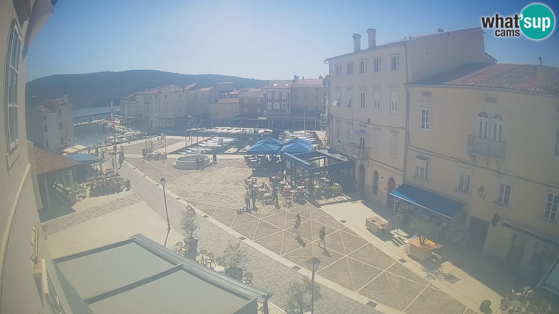 LIVE cam Cres city – place principale et “mandrač” – île de Cres – Croatie