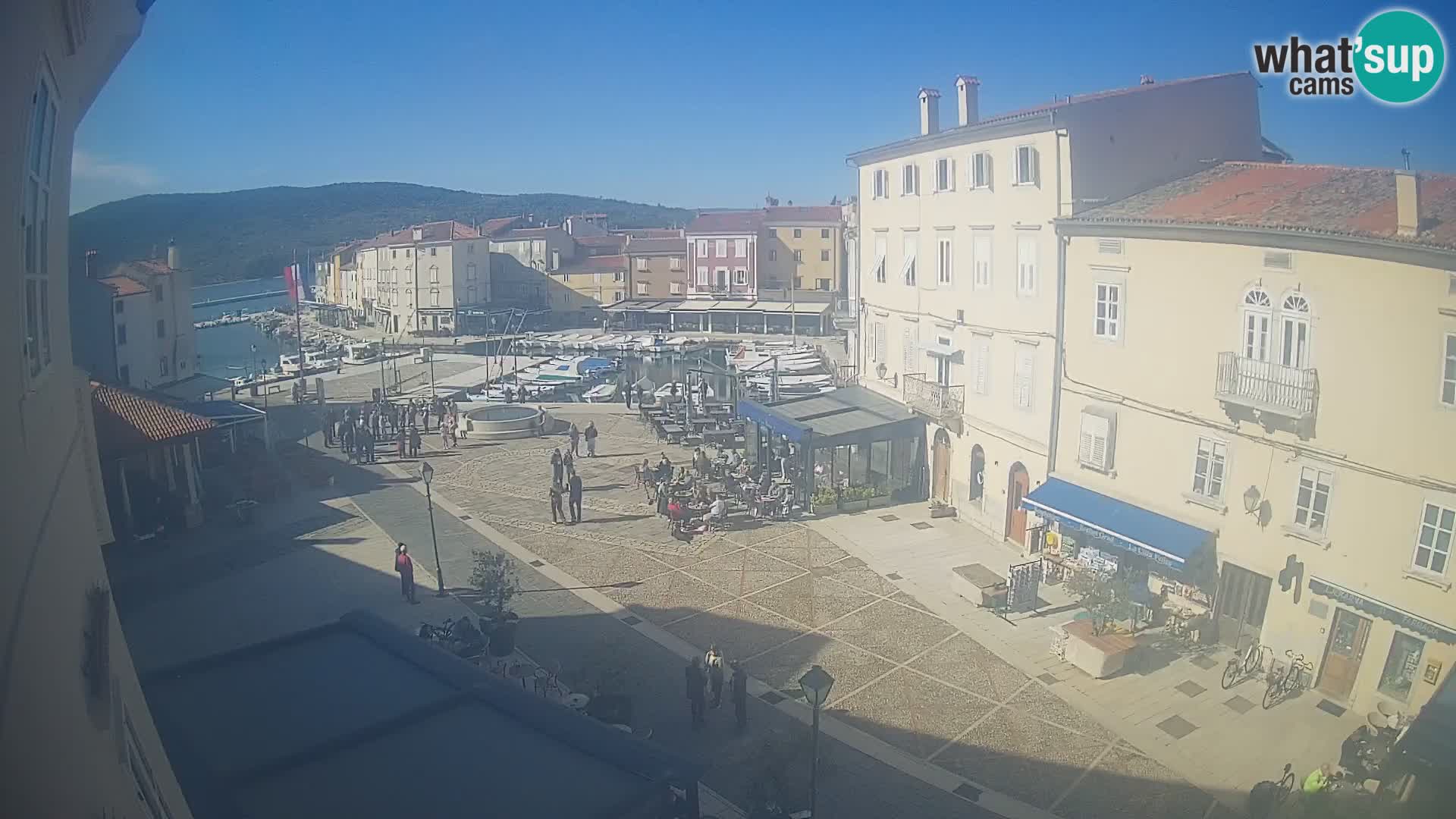 LIVE cam Cres city – place principale et “mandrač” – île de Cres – Croatie