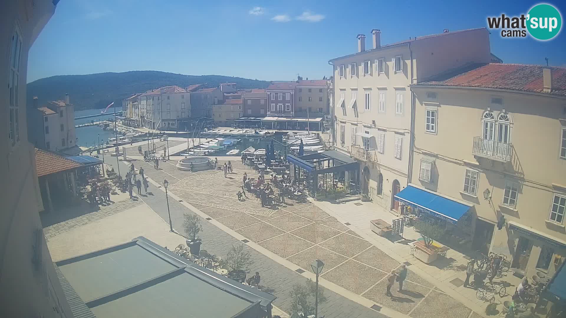 LIVE cam Cres city – place principale et “mandrač” – île de Cres – Croatie