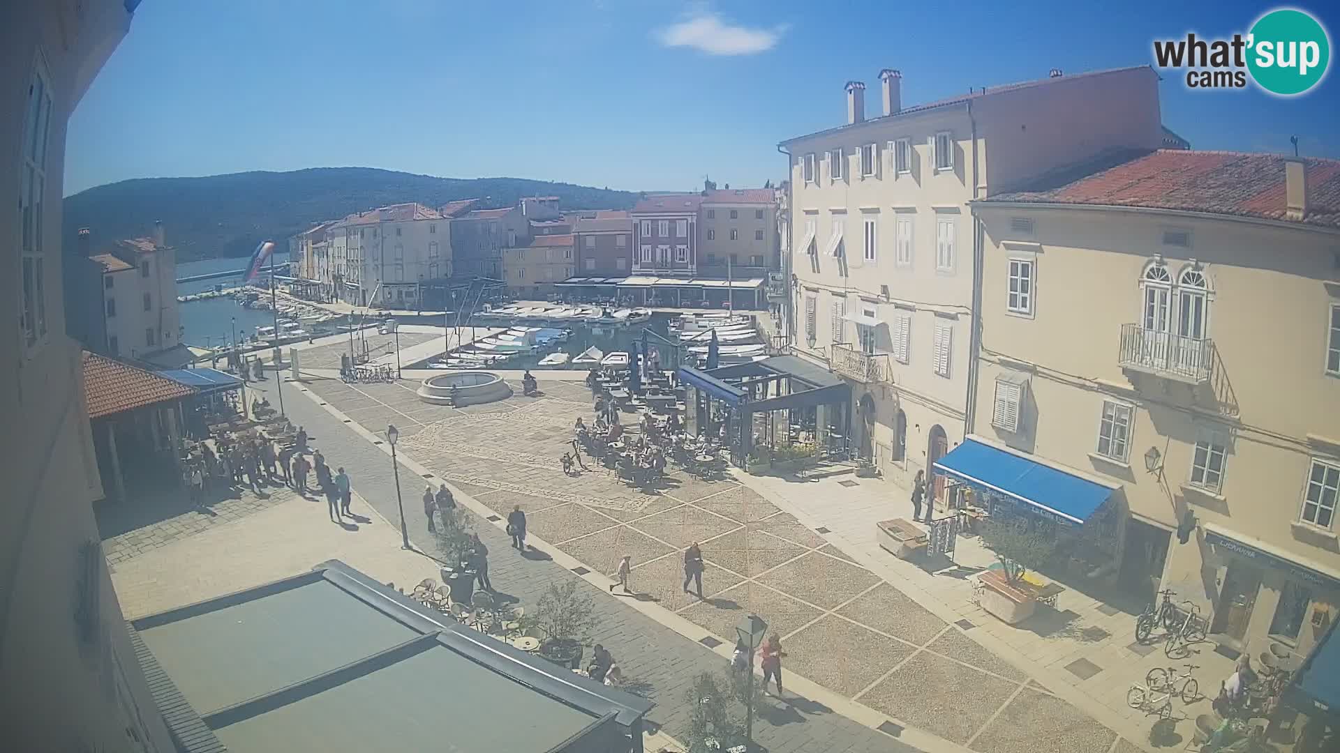 LIVE cam Cres città – piazza principale e “mandrač” – isola di Cherso – Croazia