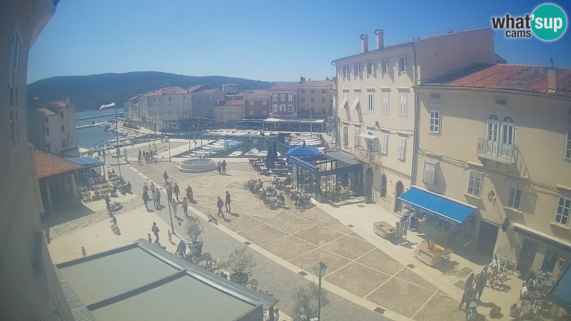 LIVE cam Cres city – place principale et “mandrač” – île de Cres – Croatie