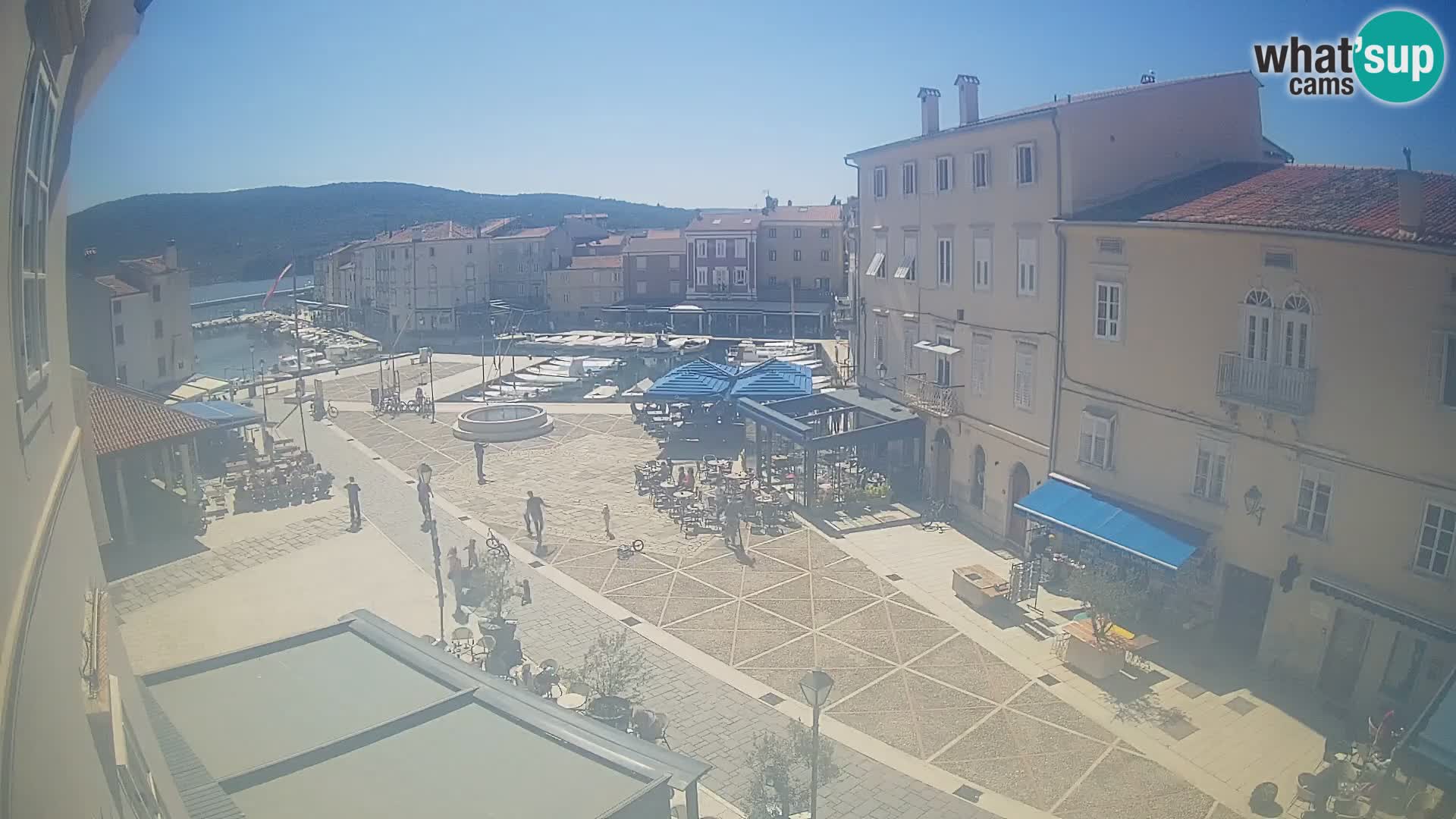 LIVE cam Cres città – piazza principale e “mandrač” – isola di Cherso – Croazia