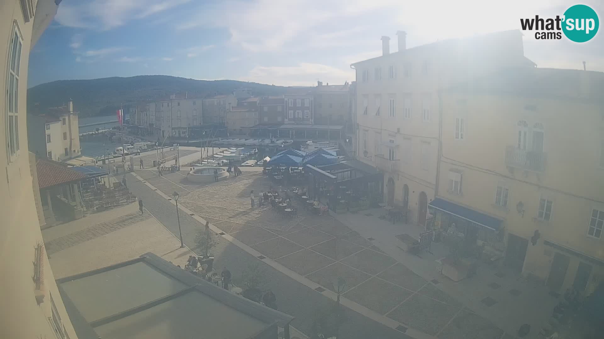 LIVE cam Cres city – place principale et “mandrač” – île de Cres – Croatie