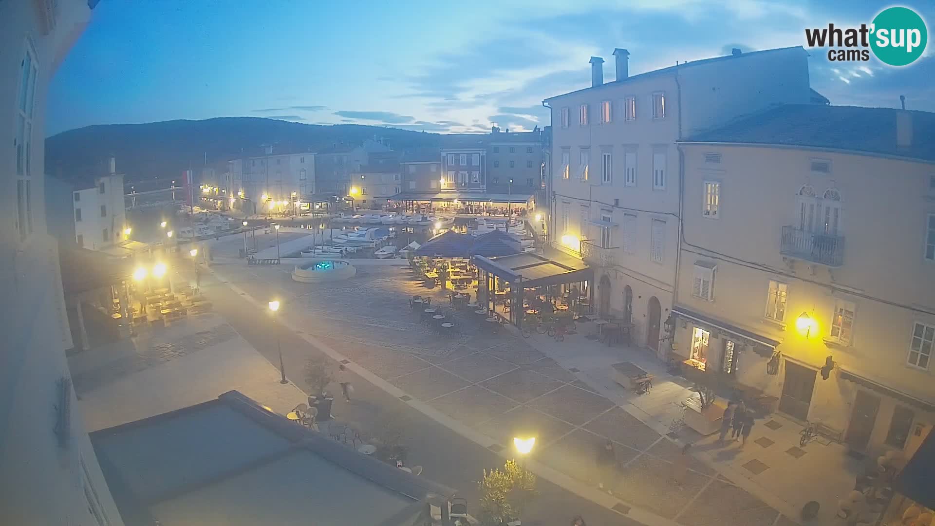 LIVE cam Cres city – place principale et “mandrač” – île de Cres – Croatie