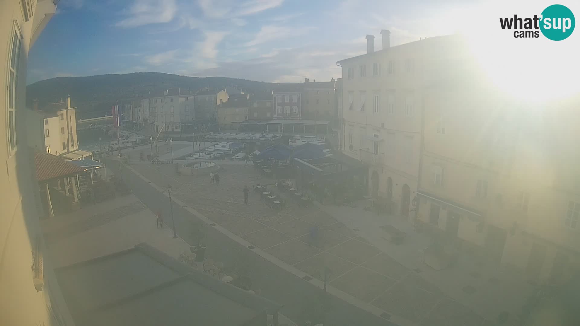 LIVE cam Cres city – place principale et “mandrač” – île de Cres – Croatie