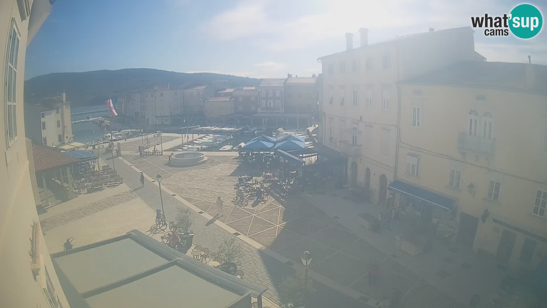 LIVE cam Cres città – piazza principale e “mandrač” – isola di Cherso – Croazia