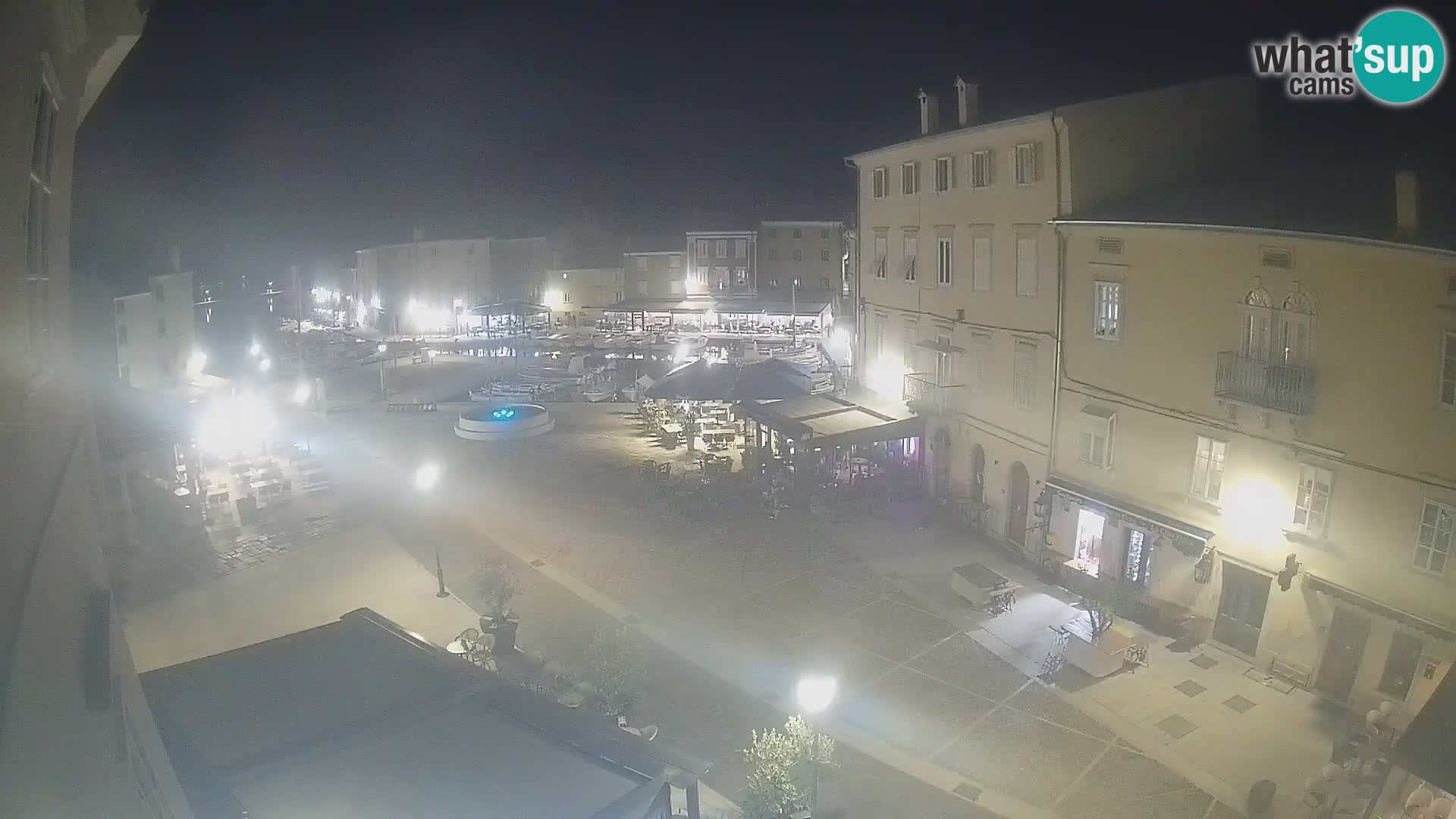 Cámara en vivo ciudad de Cres – plaza principal y “mandrač” – isla de Cres – Croacia