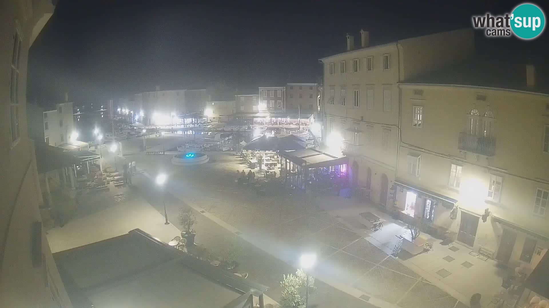 Kamera v ŽIVO Cres mesto – glavni trg in “mandrač” – otok Cres – Hrvaška