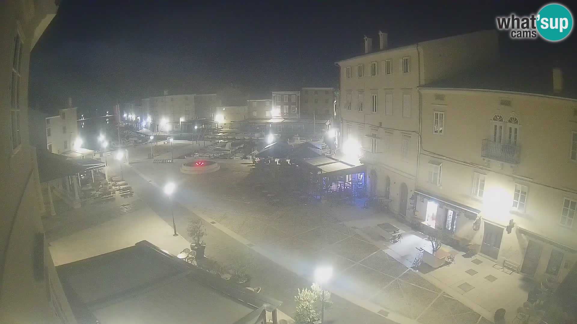 Cámara en vivo ciudad de Cres – plaza principal y “mandrač” – isla de Cres – Croacia