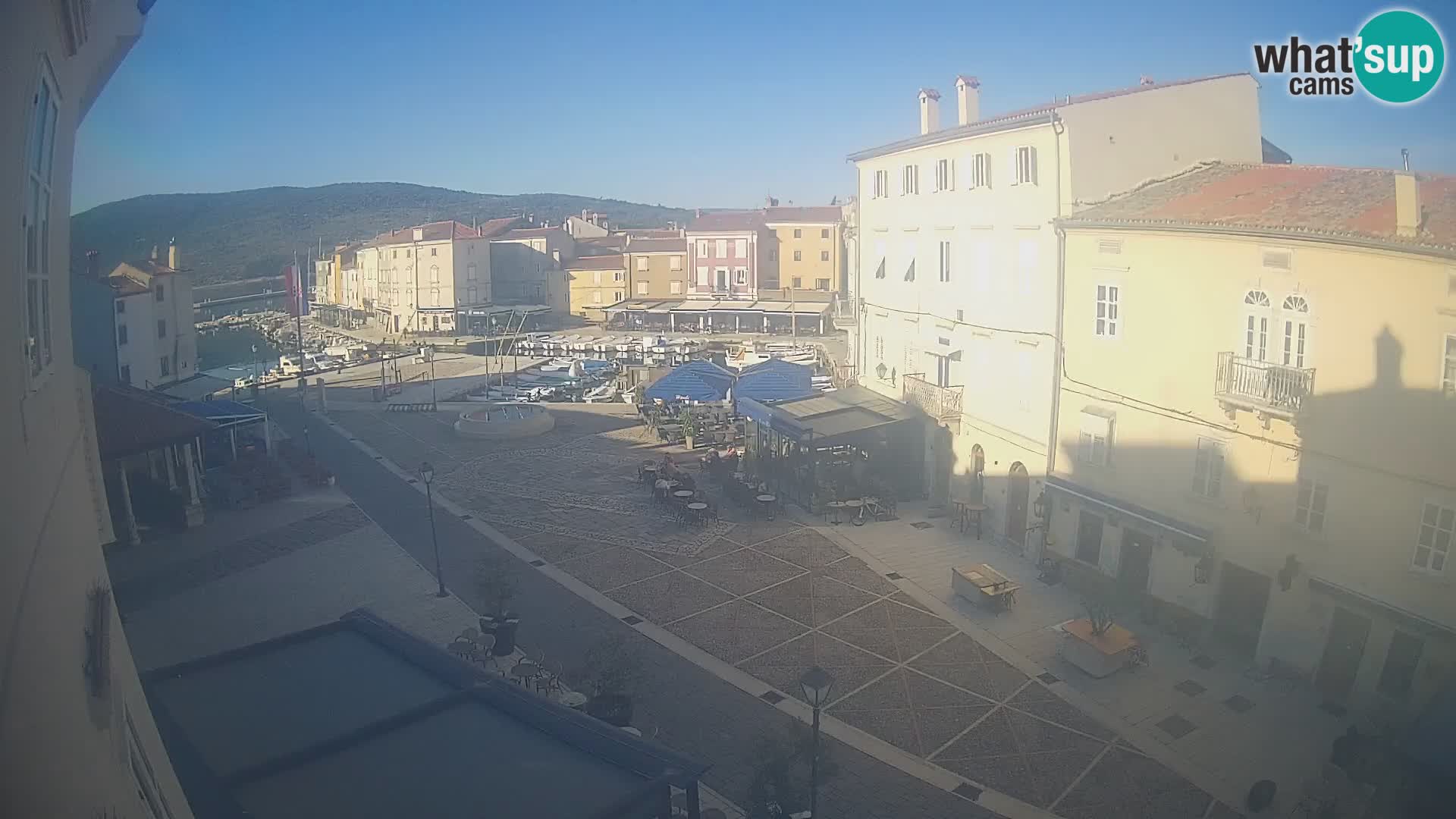 LIVE cam Cres city – place principale et “mandrač” – île de Cres – Croatie
