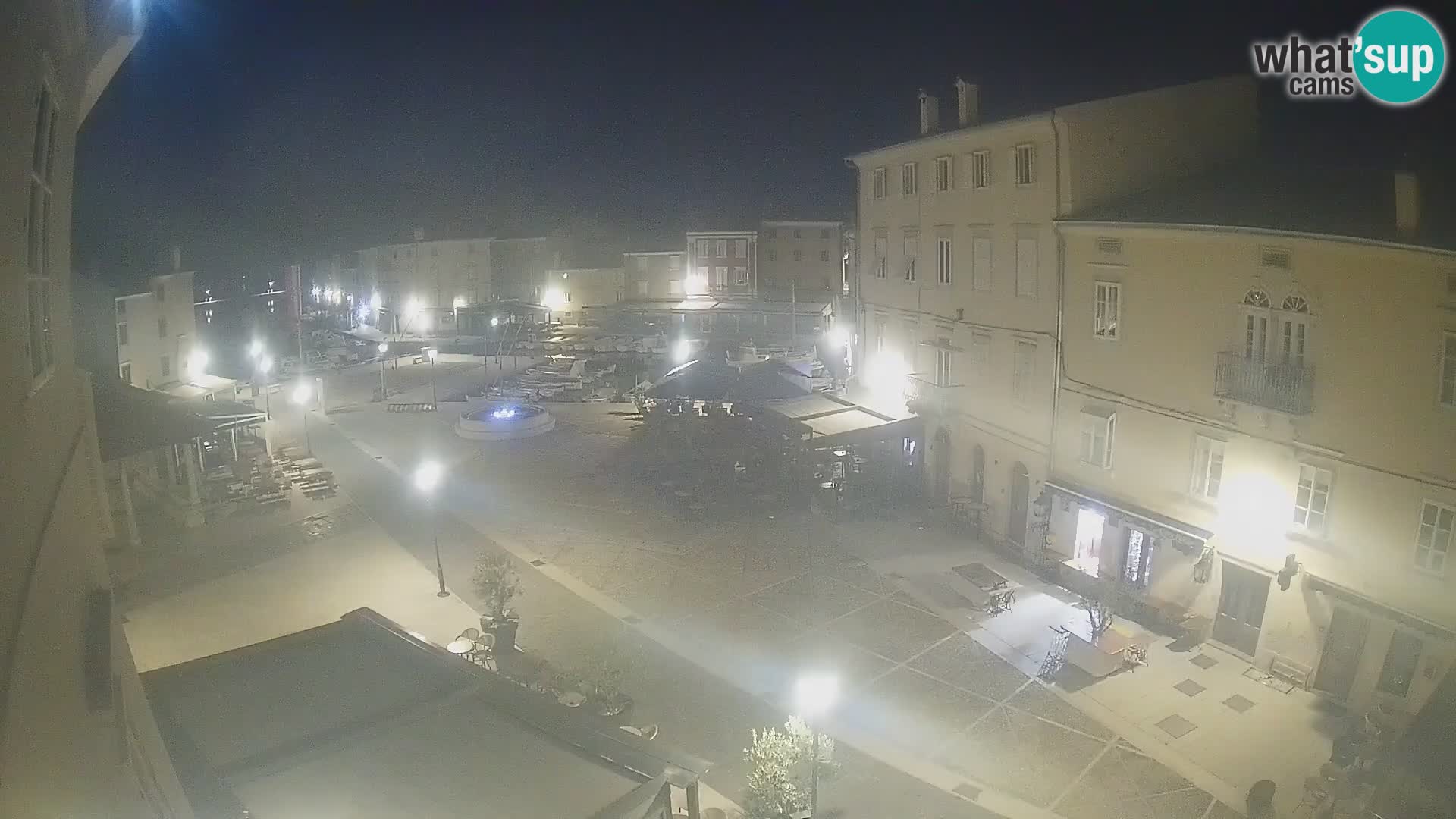 LIVE cam Cres city – place principale et “mandrač” – île de Cres – Croatie