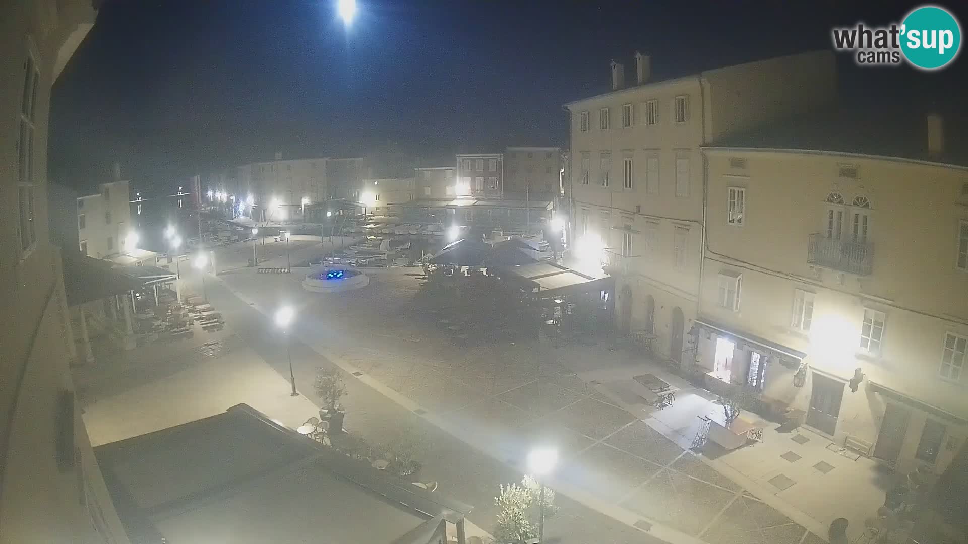 Cámara en vivo ciudad de Cres – plaza principal y “mandrač” – isla de Cres – Croacia