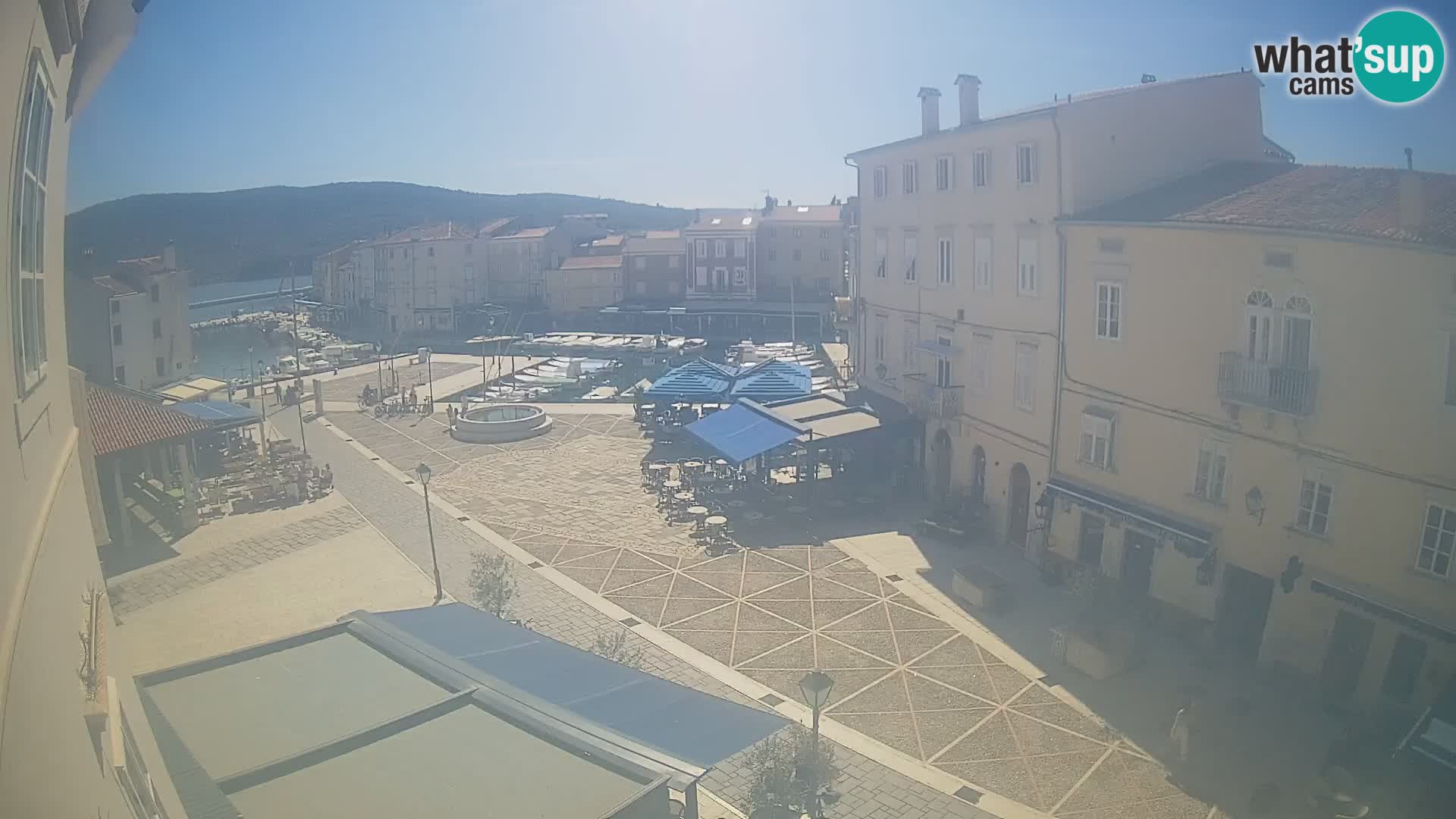 LIVE cam Cres city – place principale et “mandrač” – île de Cres – Croatie