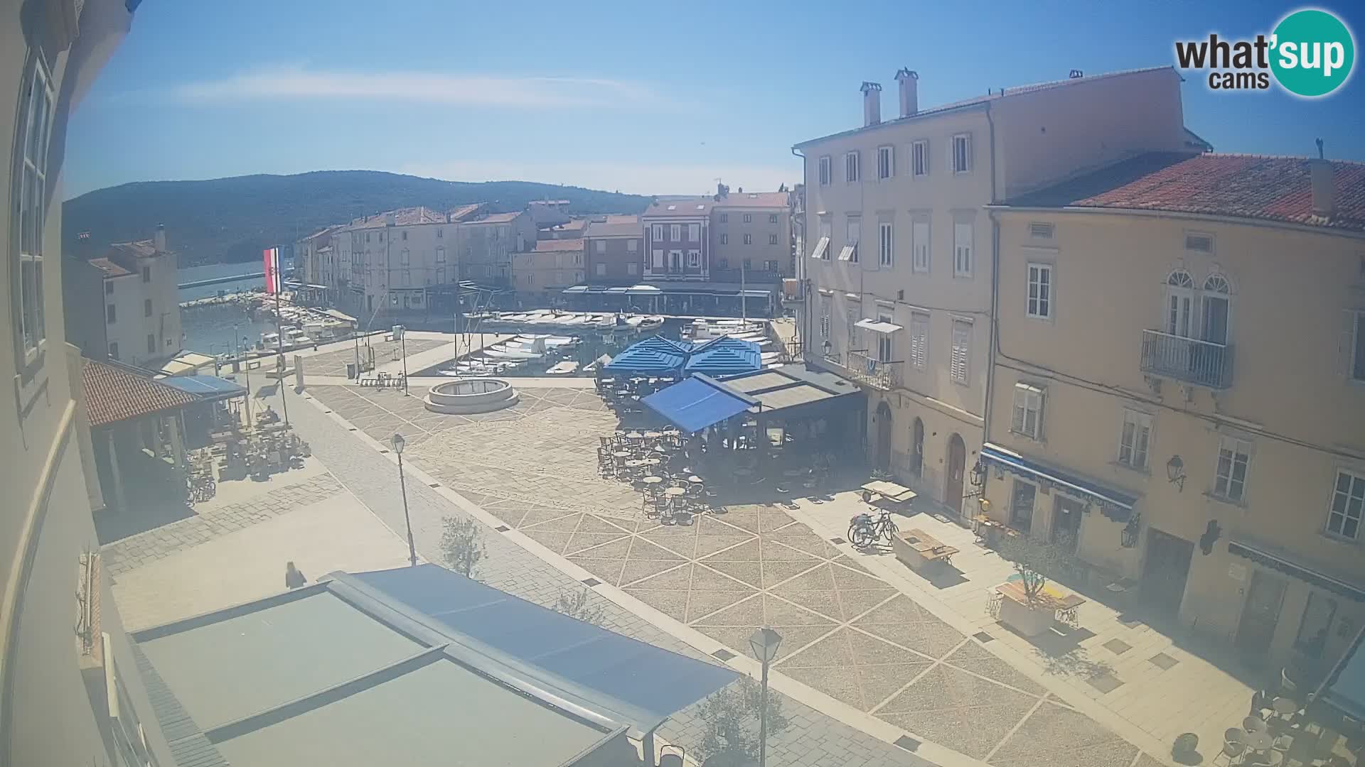 LIVE cam Cres city – place principale et “mandrač” – île de Cres – Croatie