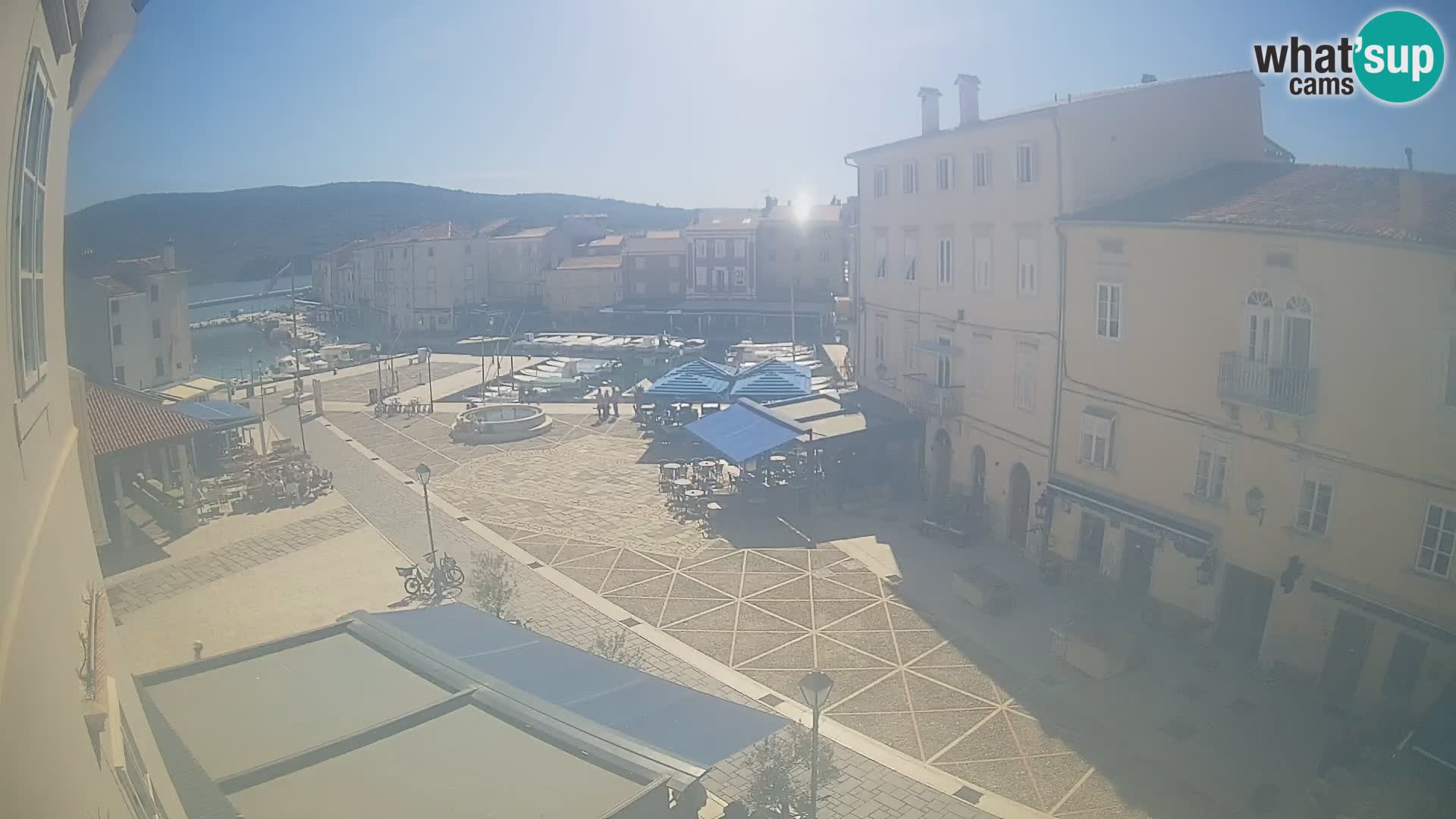 LIVE cam Cres city – place principale et “mandrač” – île de Cres – Croatie