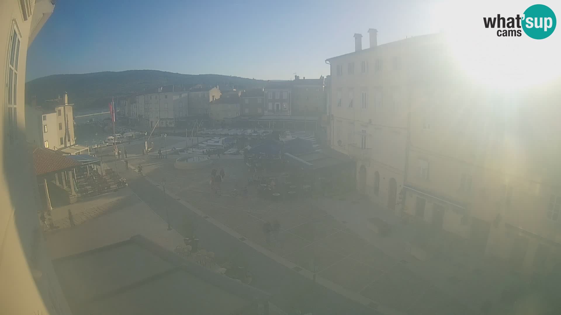 LIVE cam Cres Stadt – Hauptplatz und “mandrač” – Cres Insel – Kroatien
