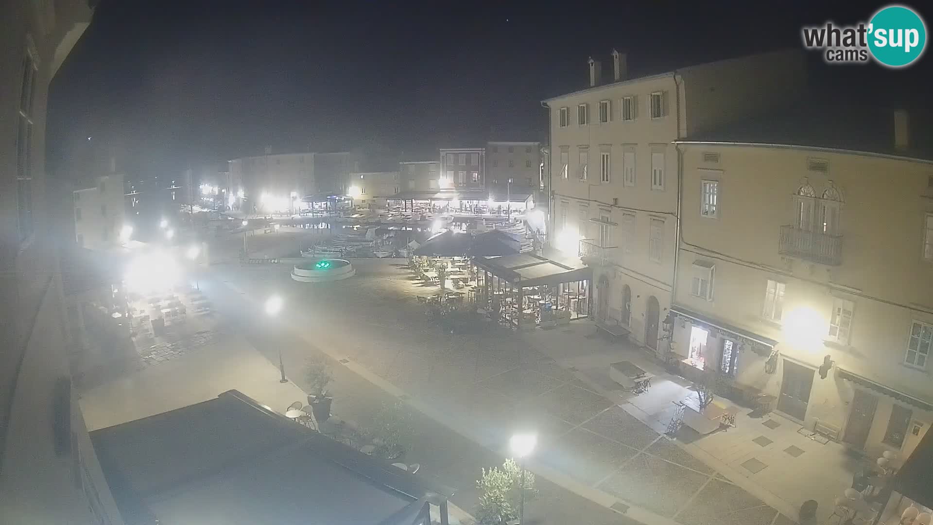 Web kamera Grad Cres – glavni trg i “mandrač” – otok Cres