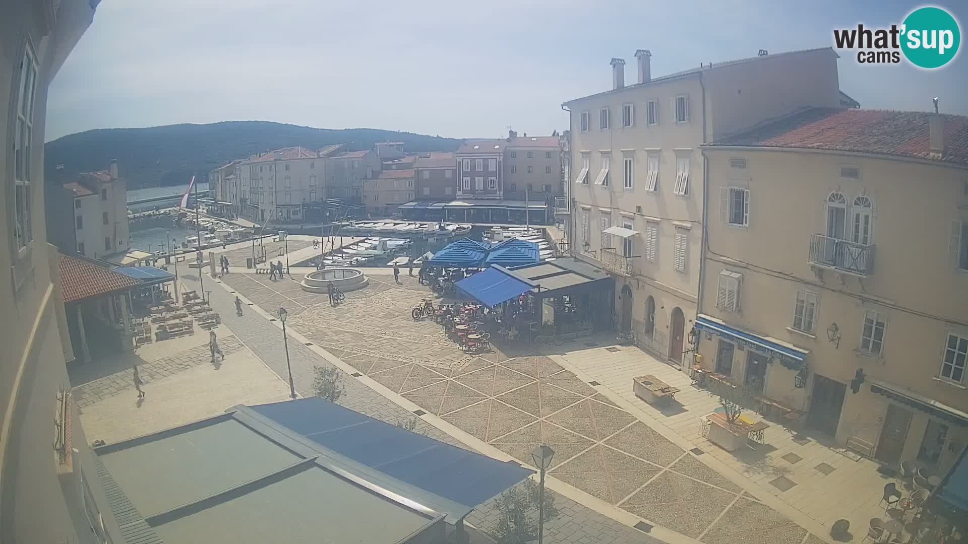 Cámara en vivo ciudad de Cres – plaza principal y “mandrač” – isla de Cres – Croacia