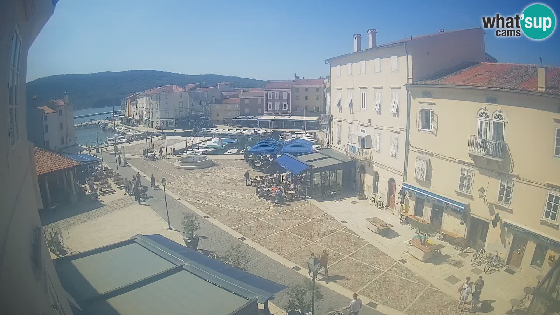 LIVE cam Cres city – place principale et “mandrač” – île de Cres – Croatie
