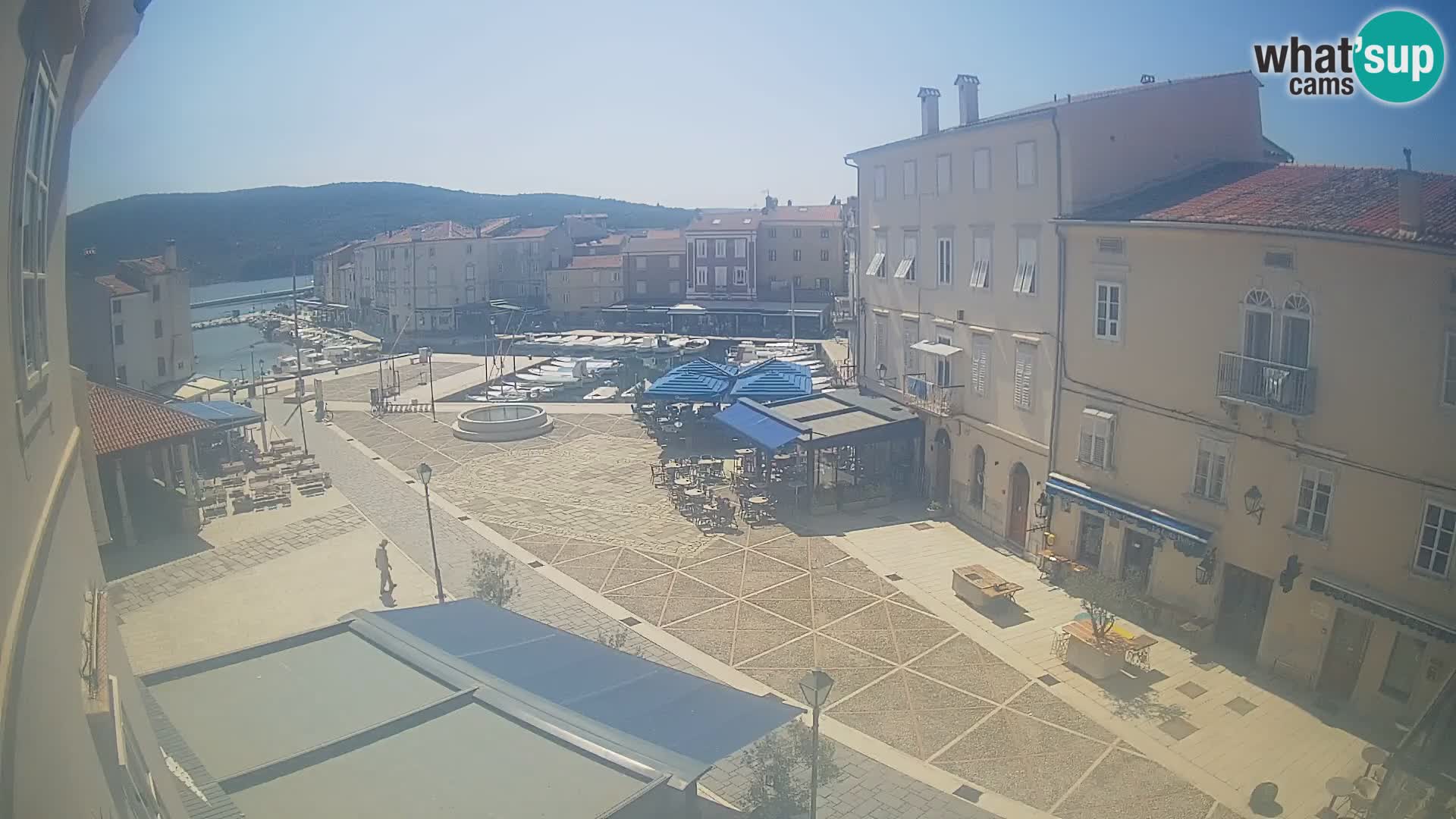 Cámara en vivo ciudad de Cres – plaza principal y “mandrač” – isla de Cres – Croacia