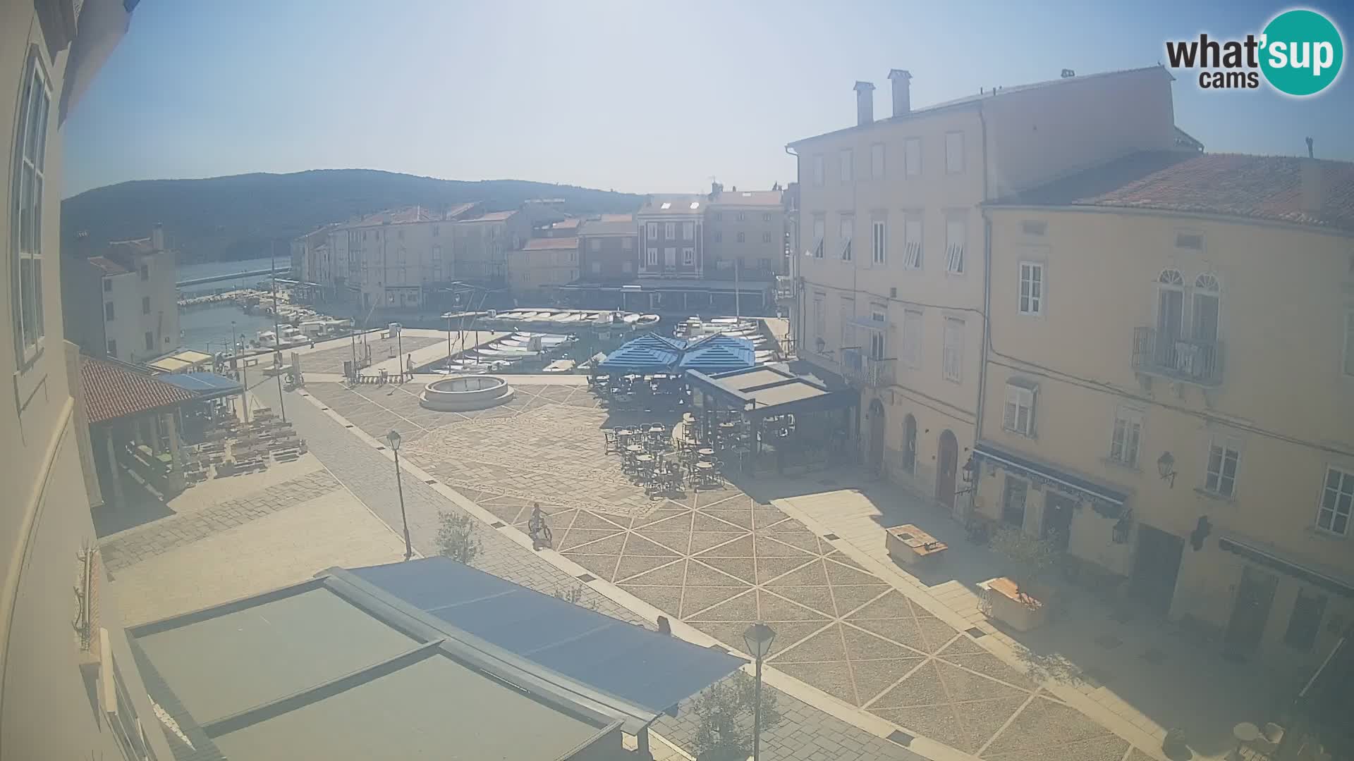 LIVE cam Cres Stadt – Hauptplatz und “mandrač” – Cres Insel – Kroatien