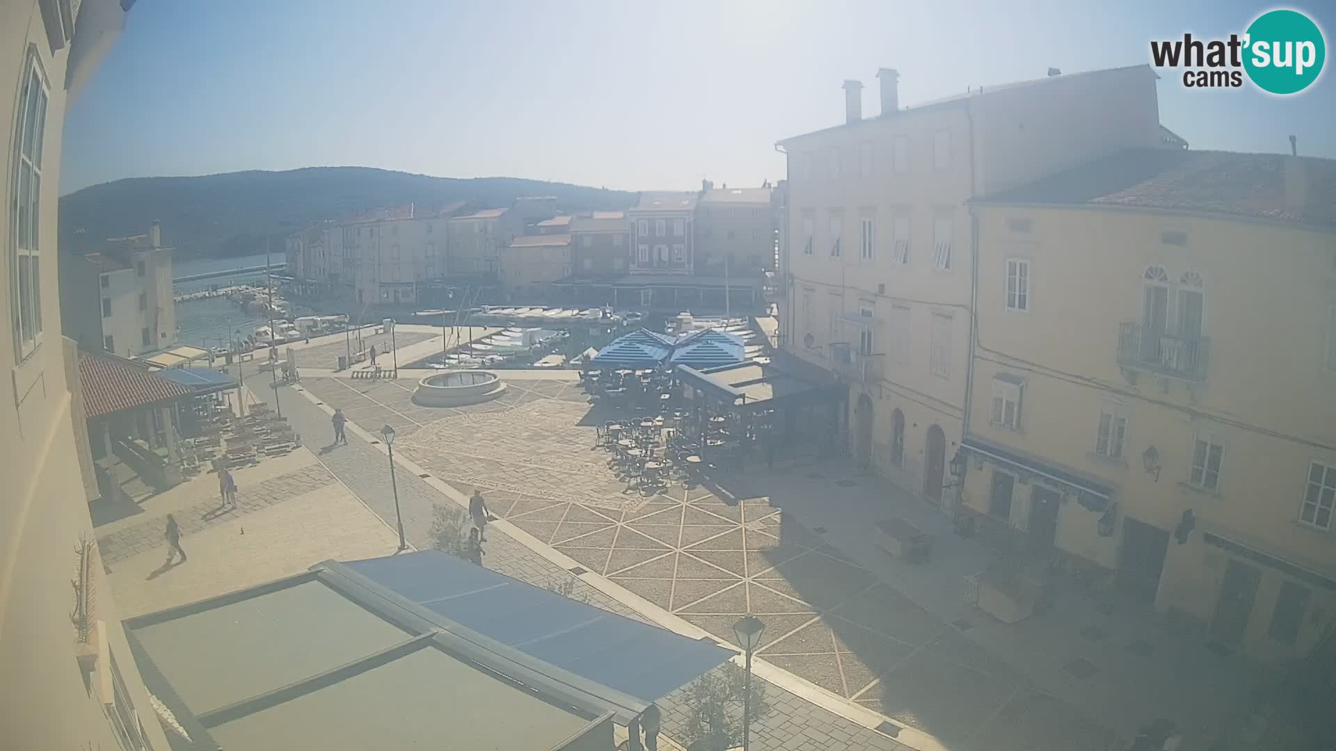 Cámara en vivo ciudad de Cres – plaza principal y “mandrač” – isla de Cres – Croacia