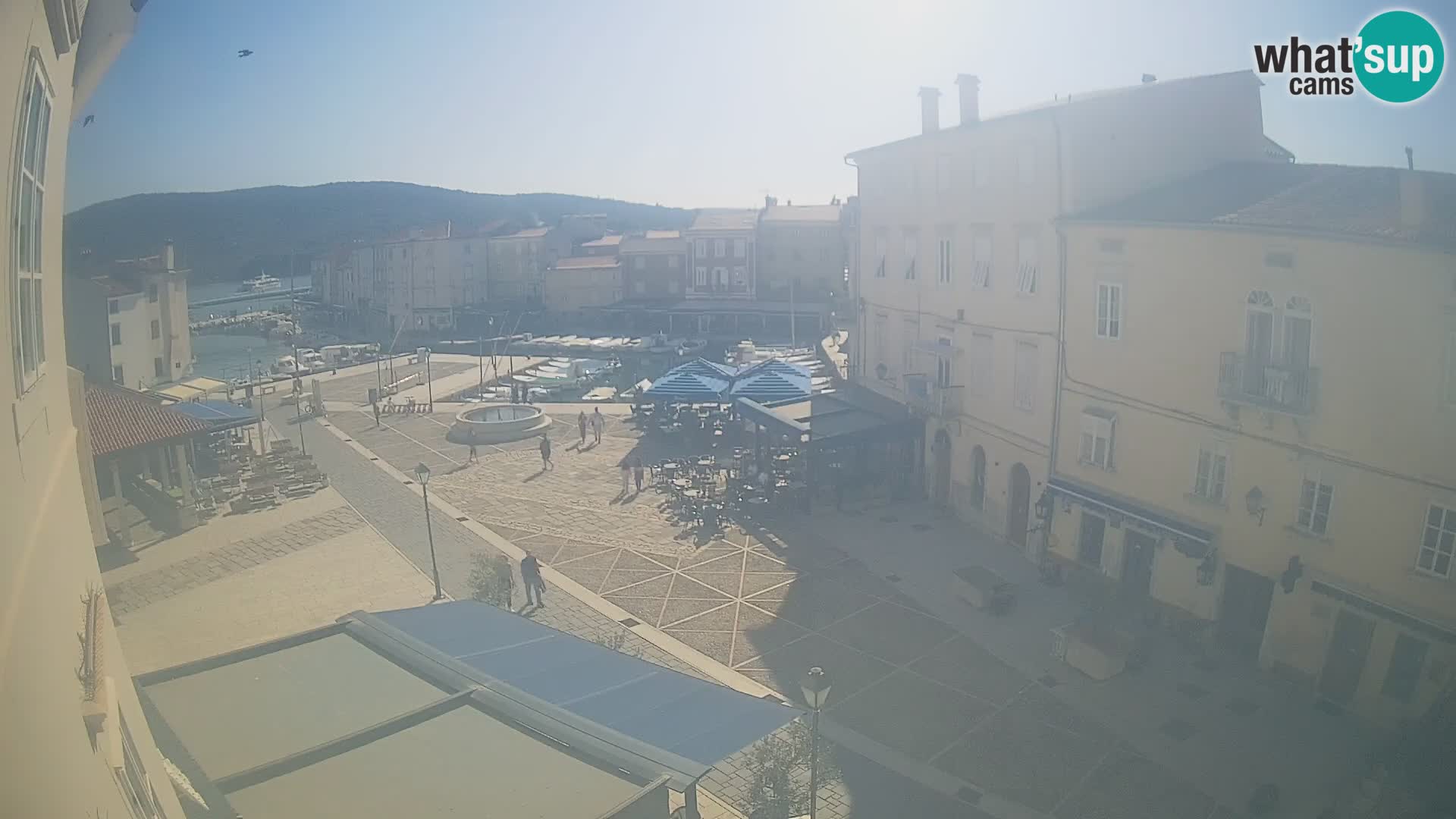 LIVE cam Cres city – place principale et “mandrač” – île de Cres – Croatie