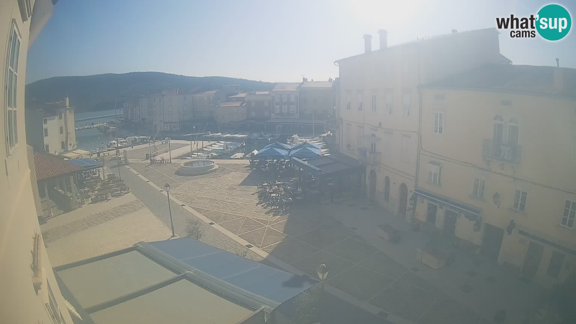 LIVE cam Cres Stadt – Hauptplatz und “mandrač” – Cres Insel – Kroatien