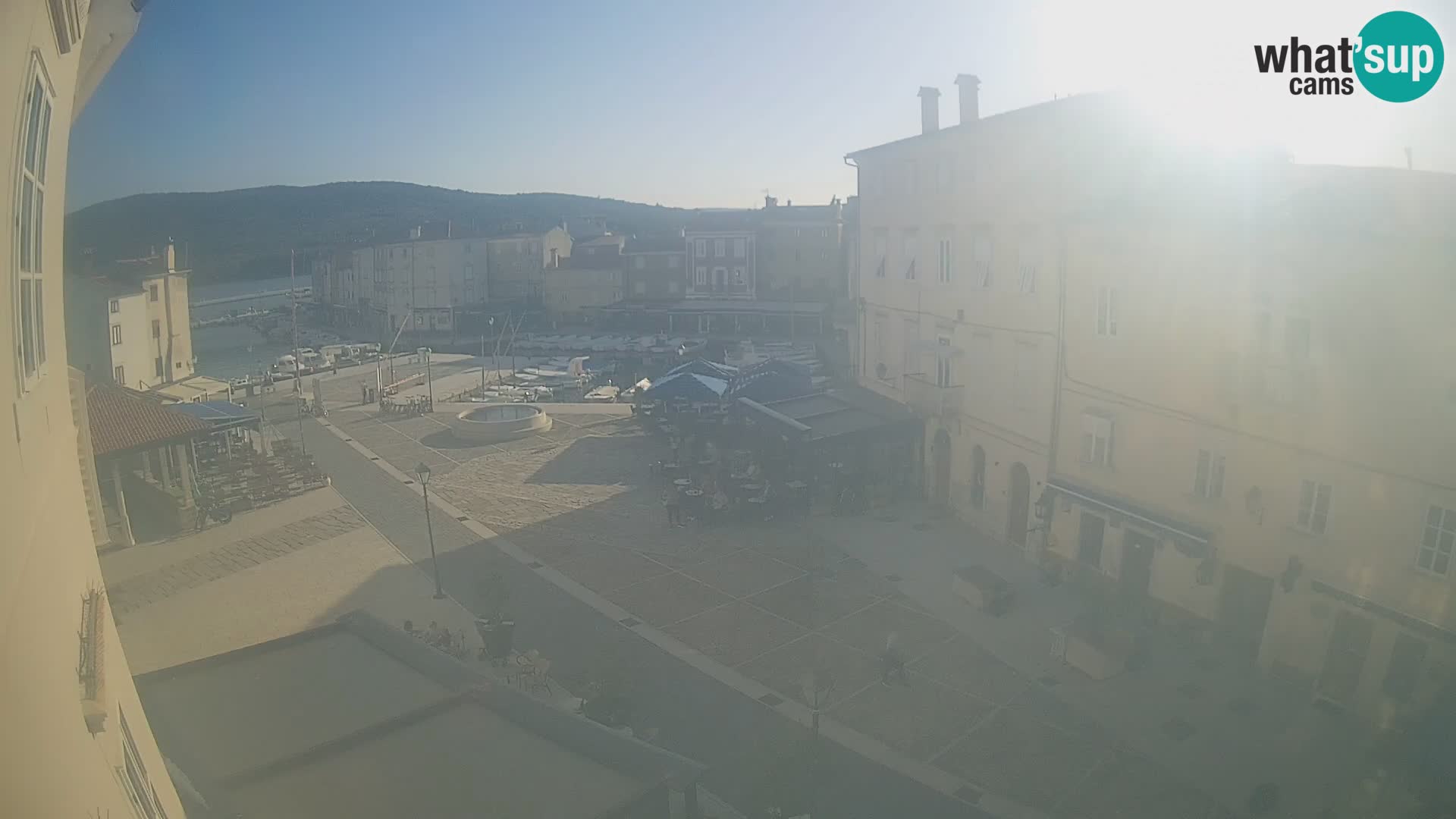LIVE cam Cres city – place principale et “mandrač” – île de Cres – Croatie