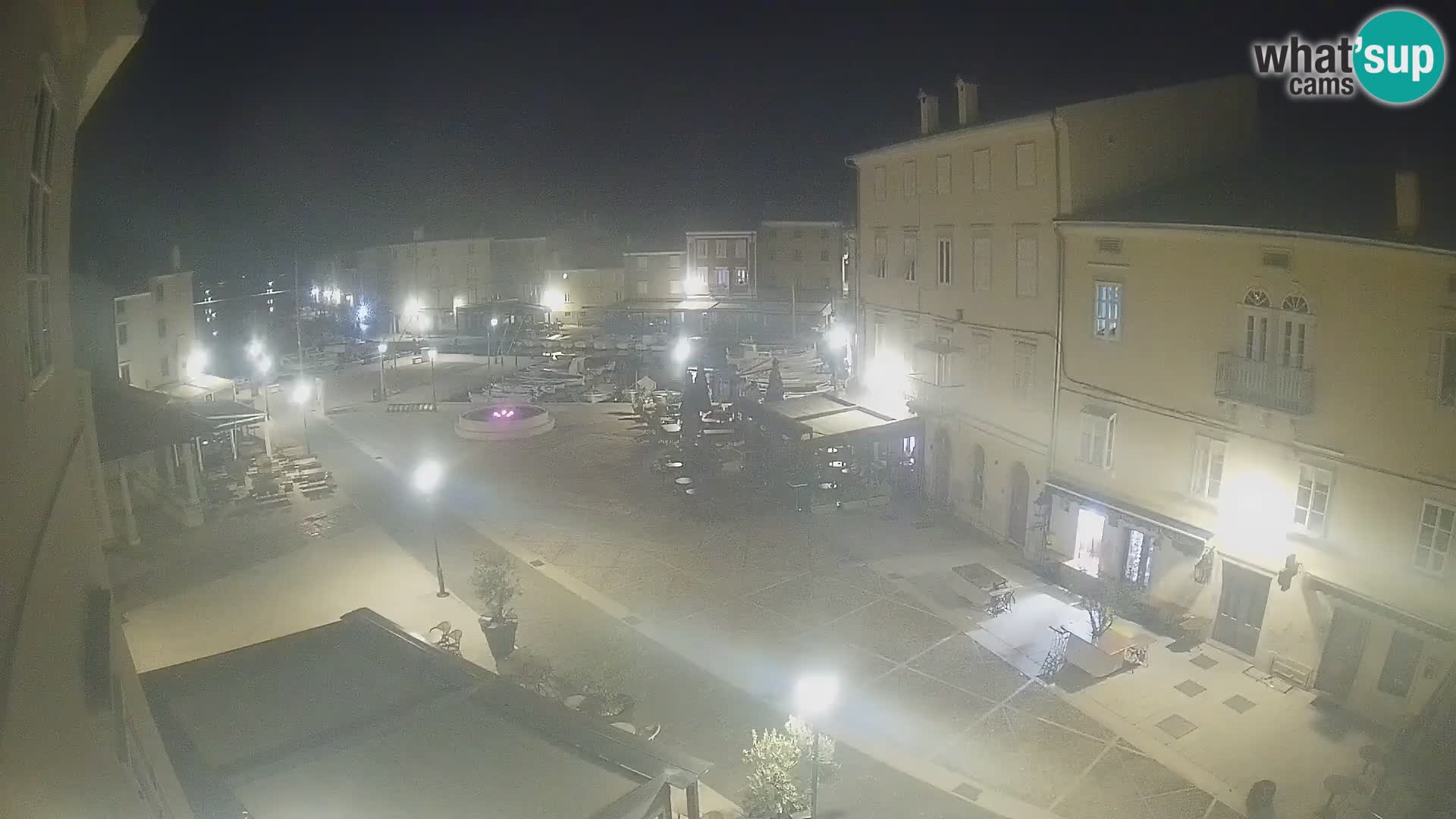 Cámara en vivo ciudad de Cres – plaza principal y “mandrač” – isla de Cres – Croacia