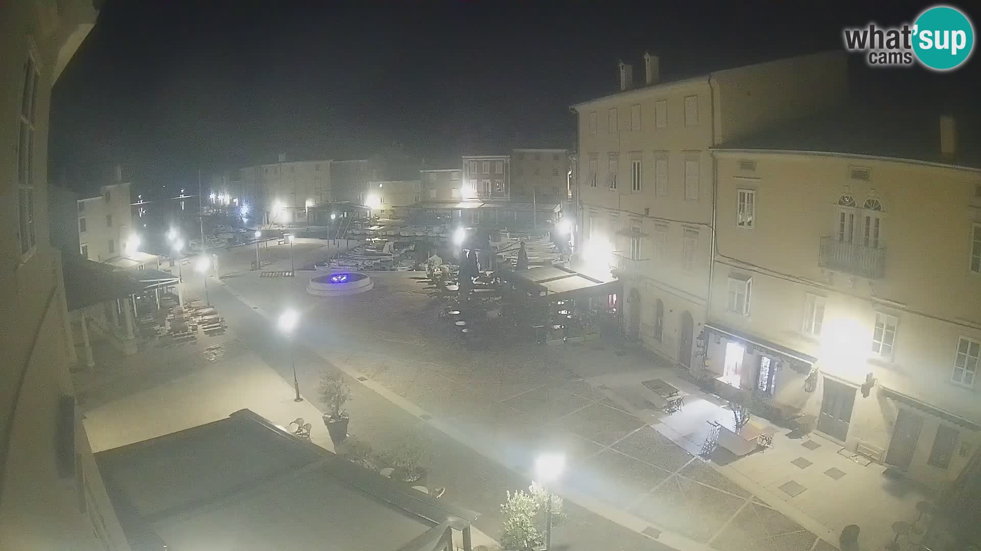 LIVE cam Cres city – place principale et “mandrač” – île de Cres – Croatie