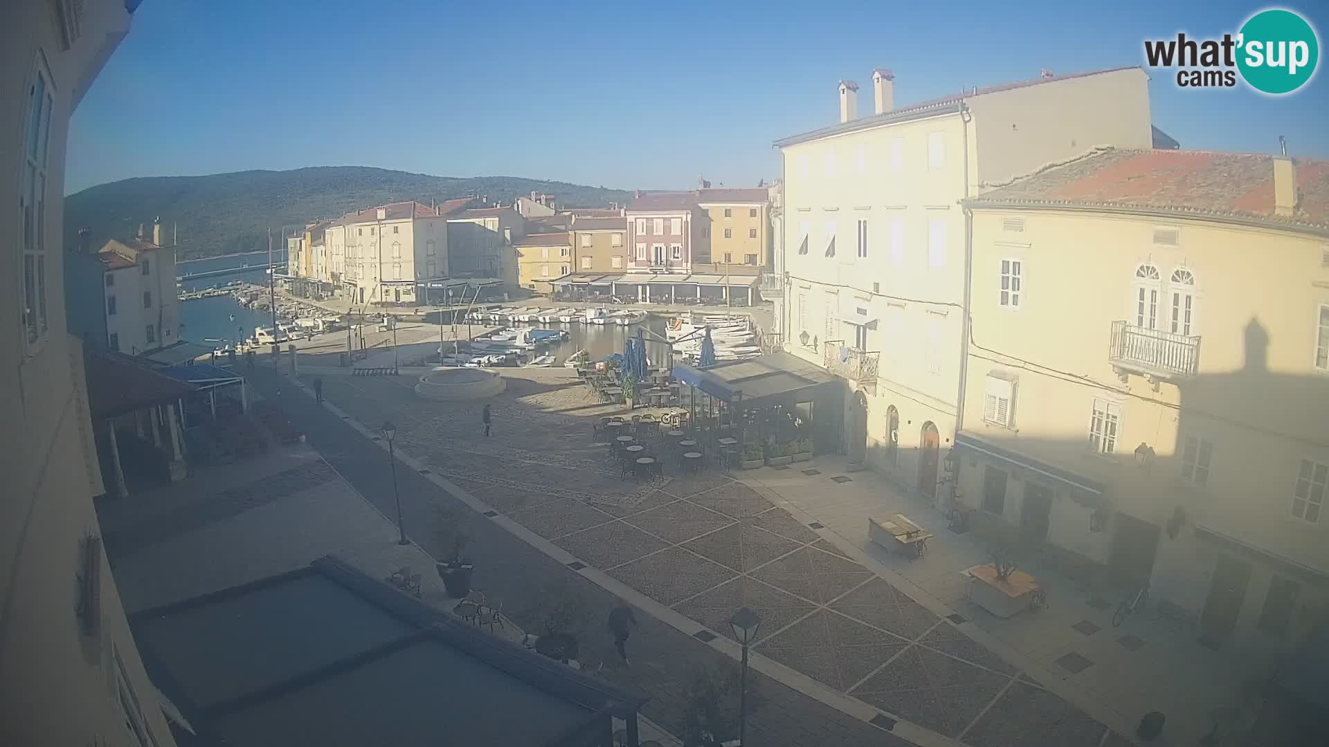 LIVE cam Cres città – piazza principale e “mandrač” – isola di Cherso – Croazia
