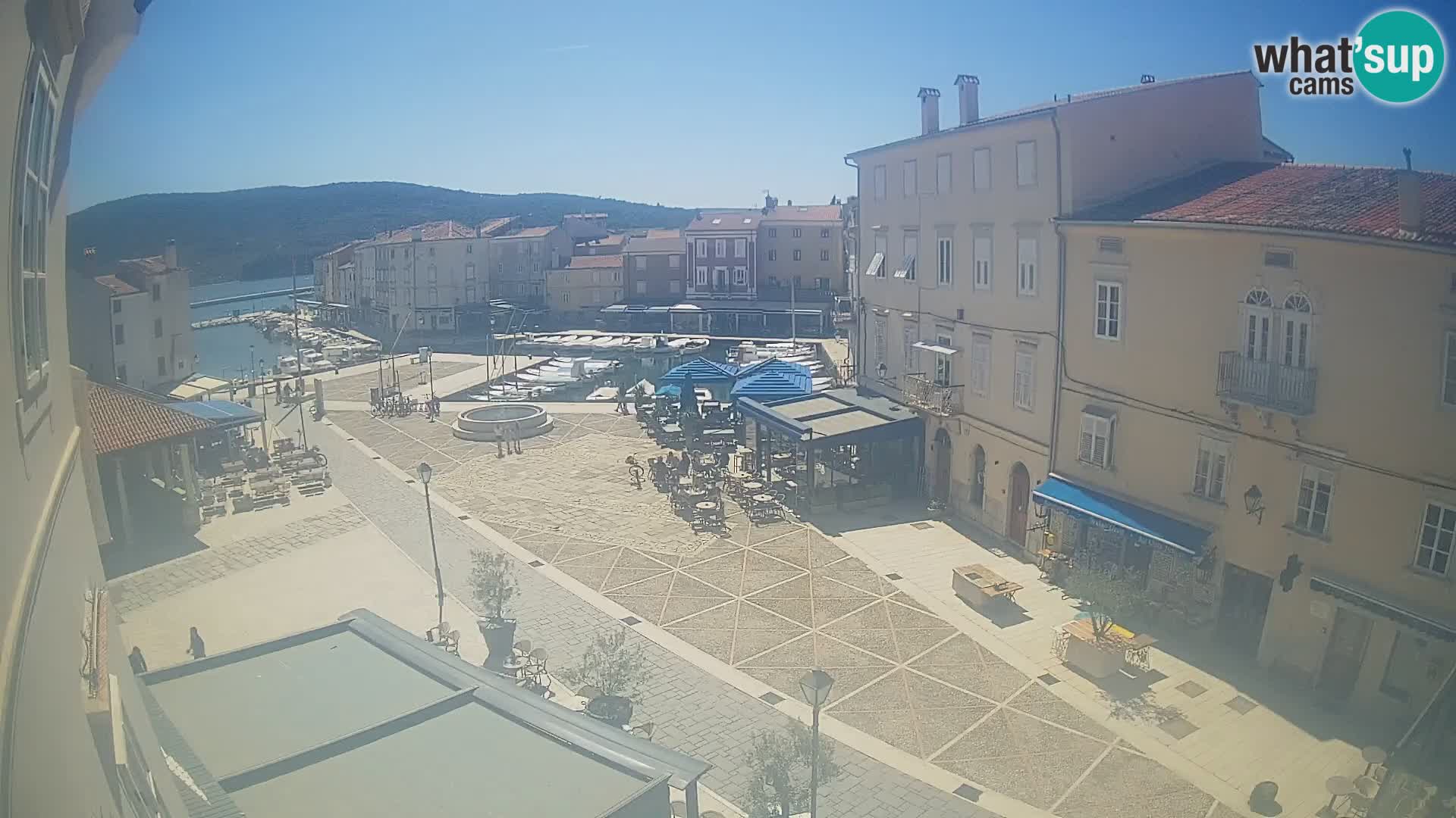 LIVE cam Cres city – place principale et “mandrač” – île de Cres – Croatie