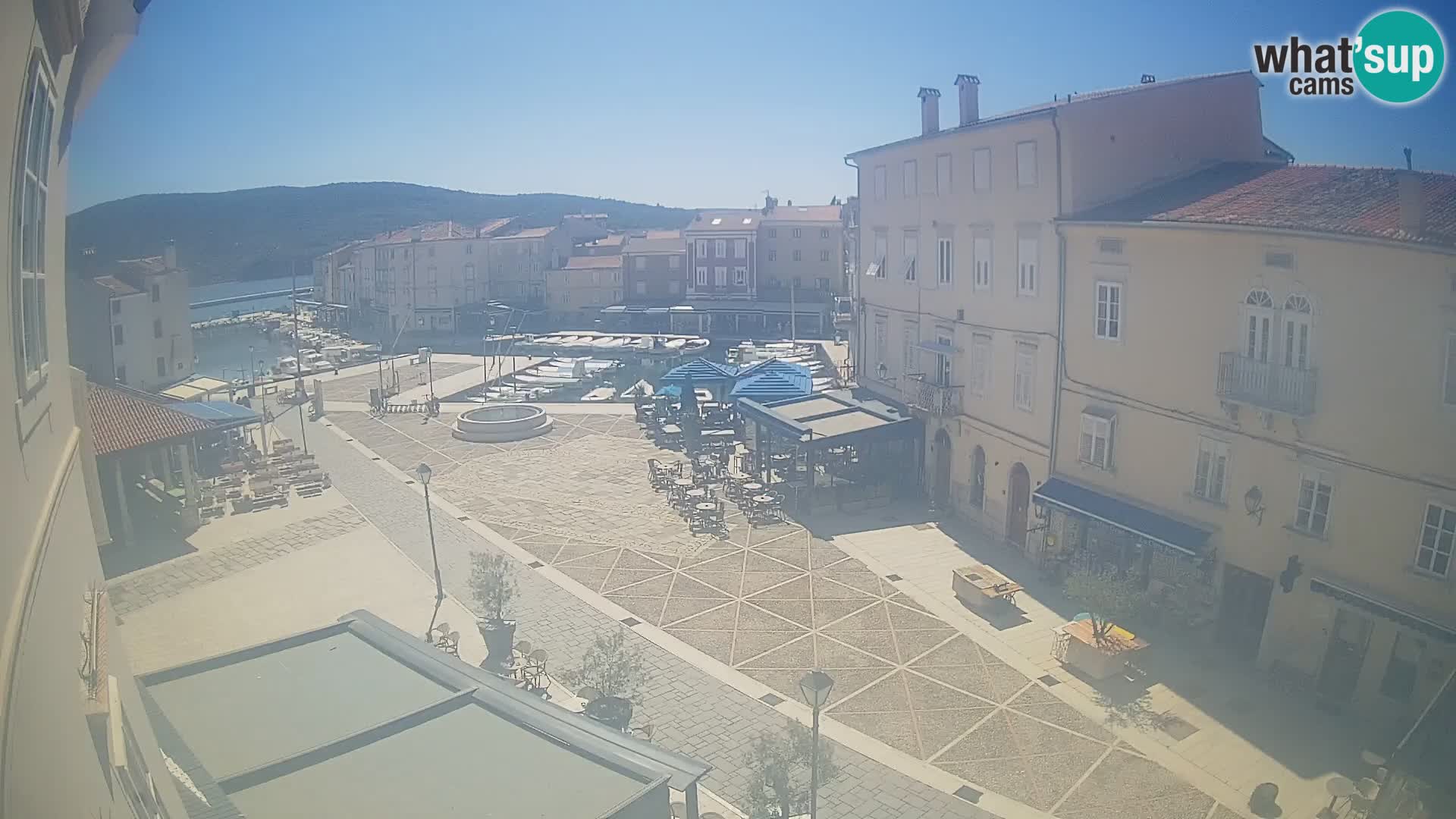 Cámara en vivo ciudad de Cres – plaza principal y “mandrač” – isla de Cres – Croacia