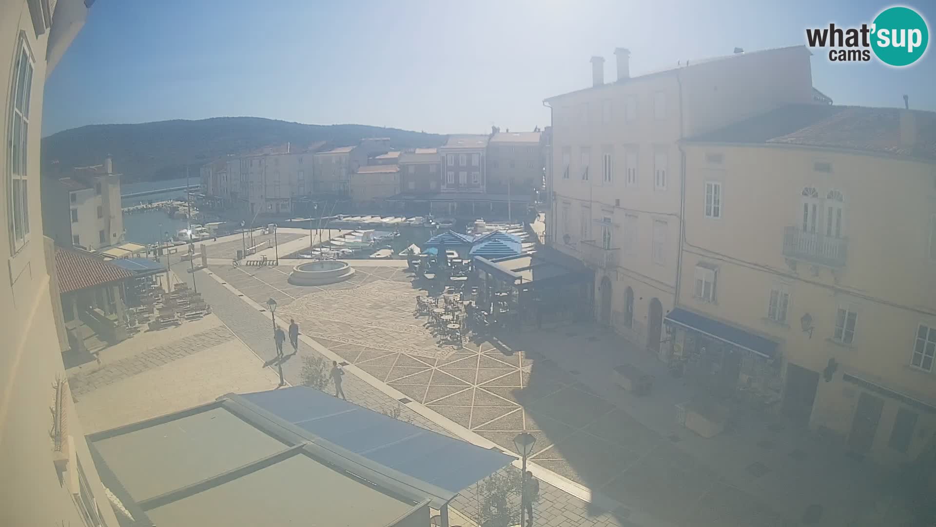Cámara en vivo ciudad de Cres – plaza principal y “mandrač” – isla de Cres – Croacia