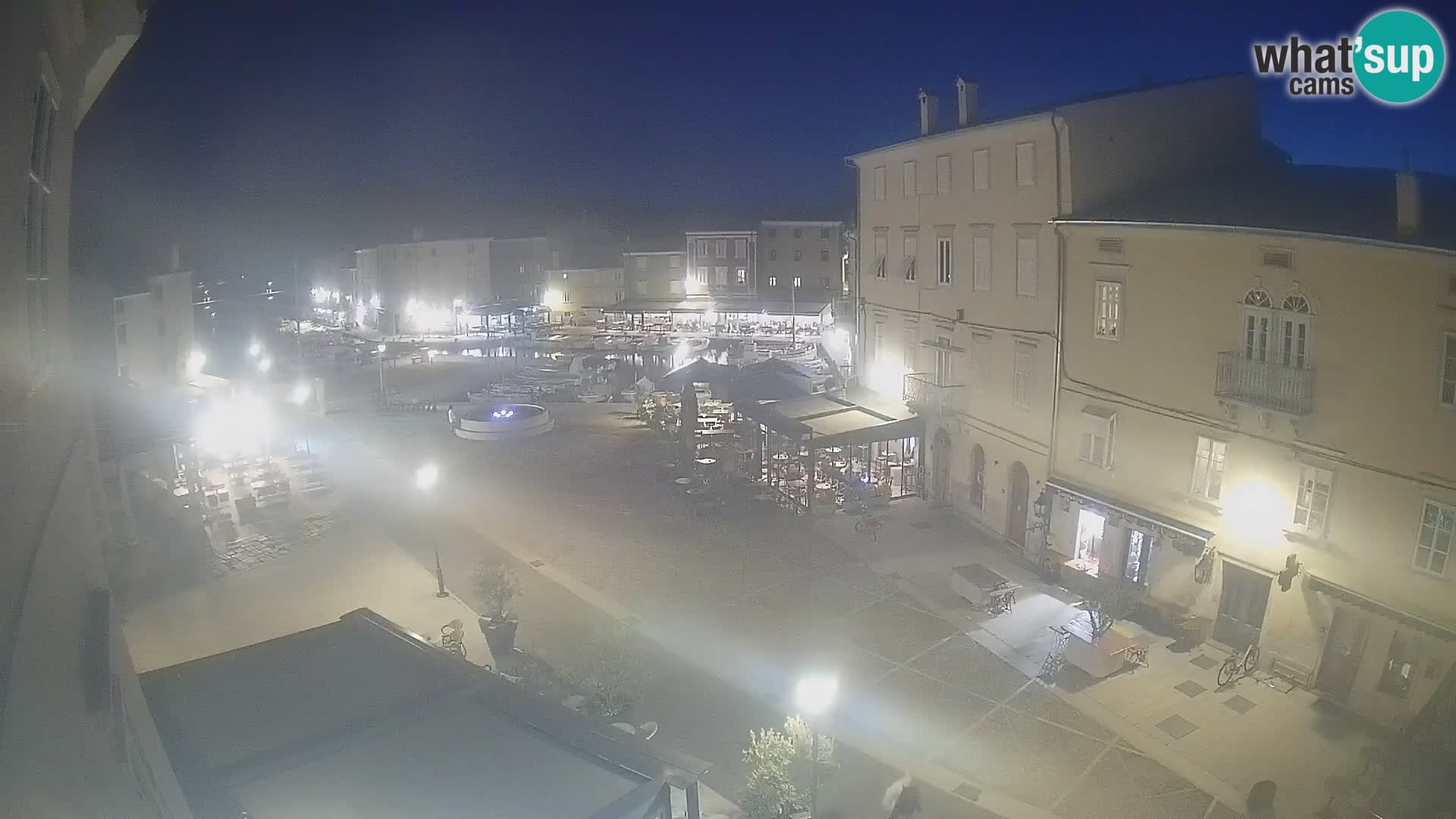 LIVE cam Cres city – place principale et “mandrač” – île de Cres – Croatie
