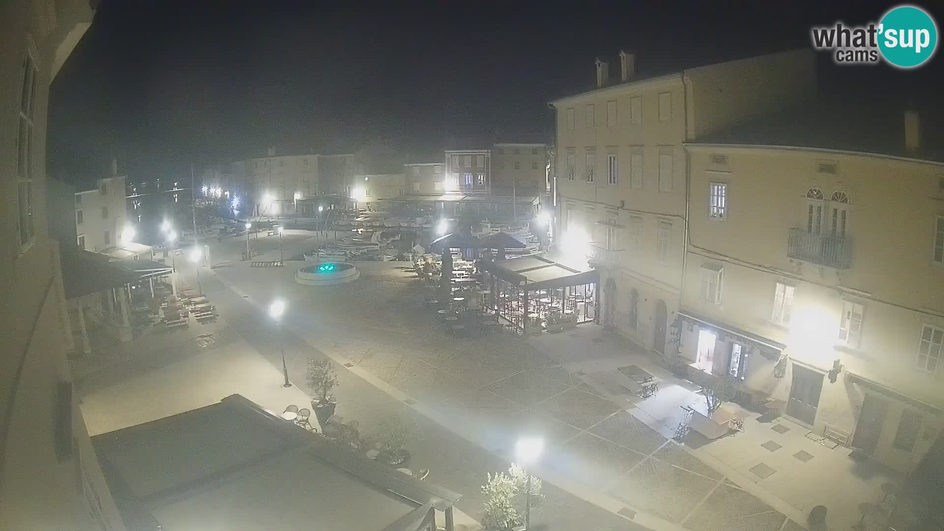 Cámara en vivo ciudad de Cres – plaza principal y “mandrač” – isla de Cres – Croacia