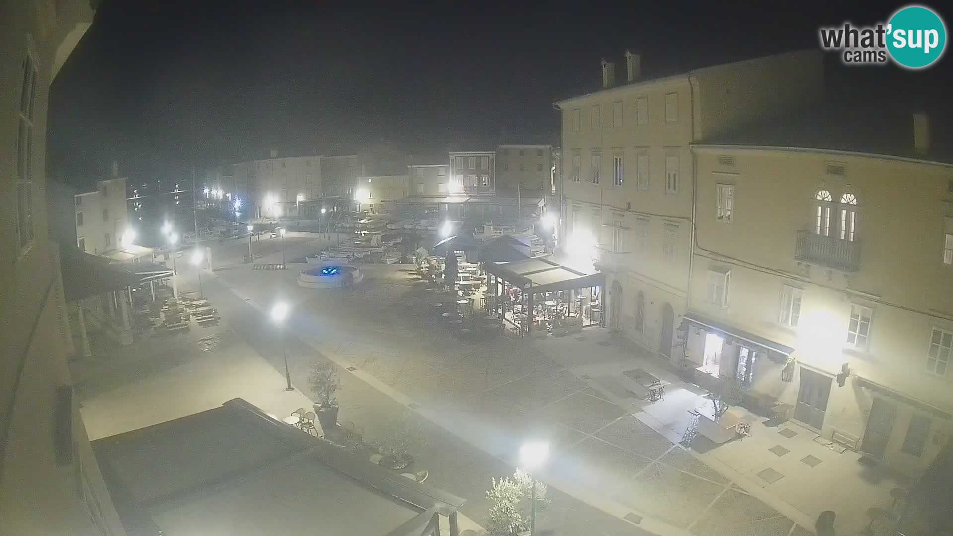 Web kamera Grad Cres – glavni trg i “mandrač” – otok Cres