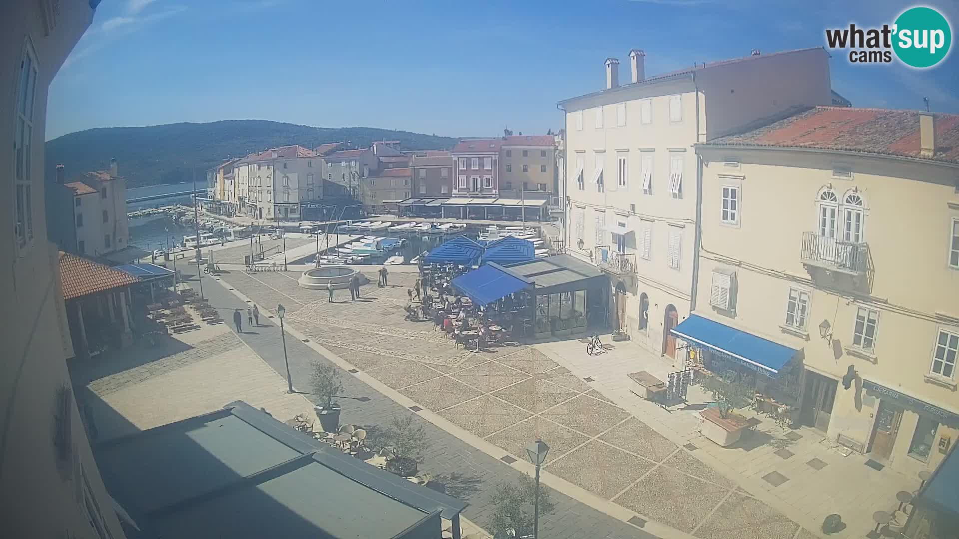 LIVE cam Cres Stadt – Hauptplatz und “mandrač” – Cres Insel – Kroatien