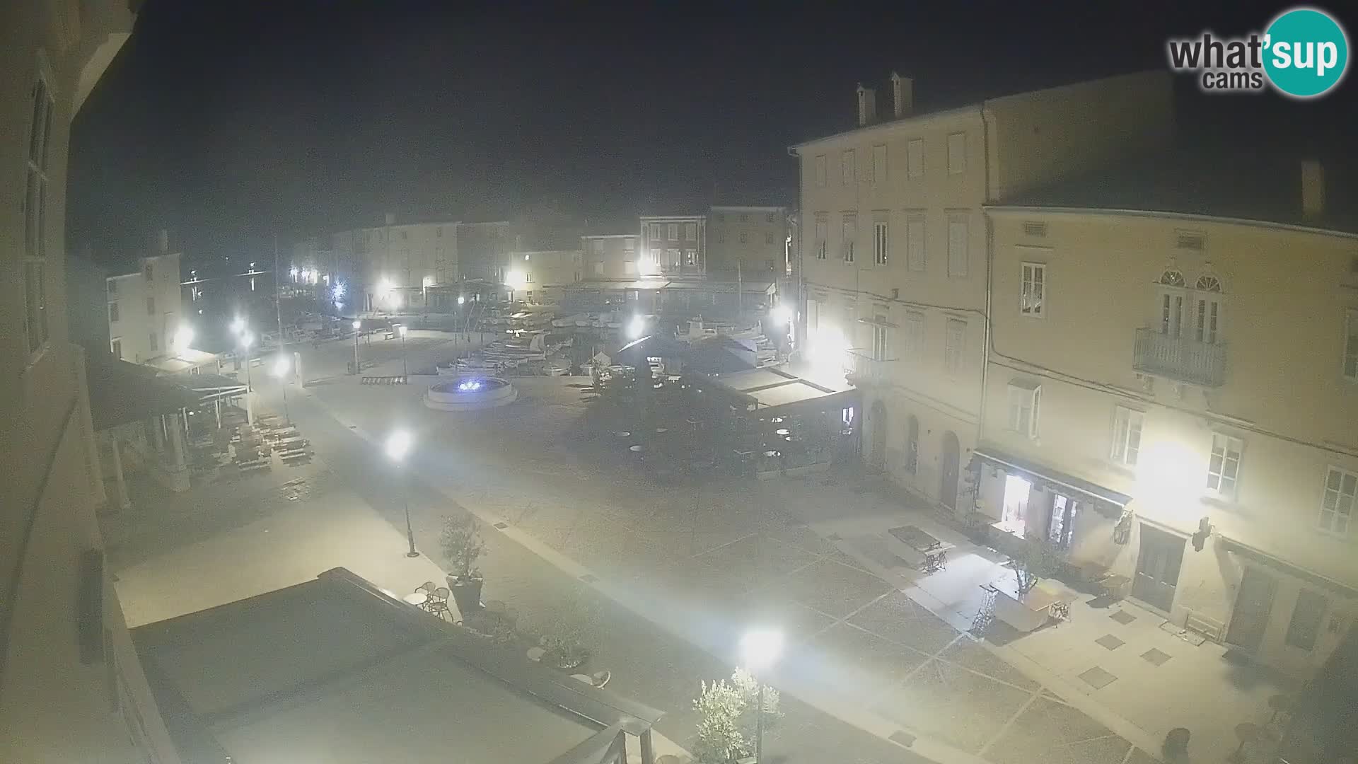 Cámara en vivo ciudad de Cres – plaza principal y “mandrač” – isla de Cres – Croacia