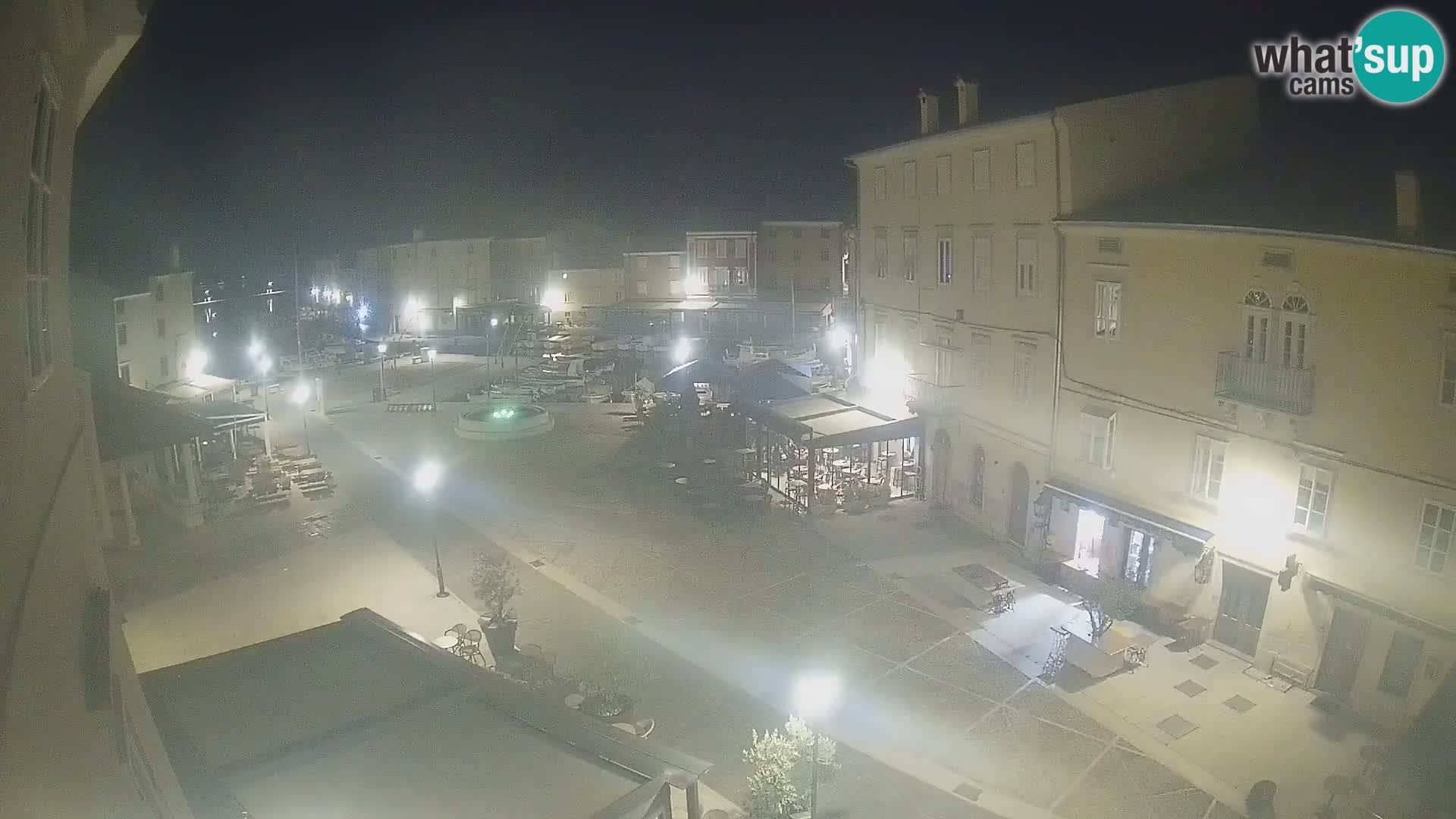 LIVE cam Cres city – place principale et “mandrač” – île de Cres – Croatie