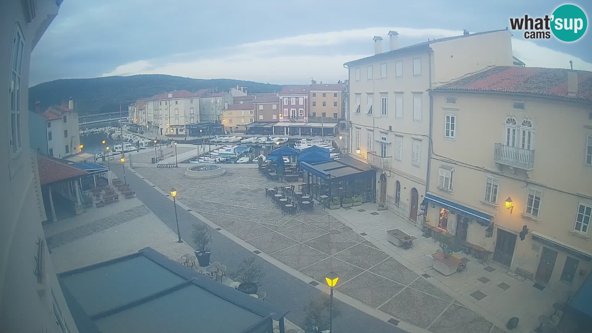 LIVE cam Cres city – place principale et “mandrač” – île de Cres – Croatie