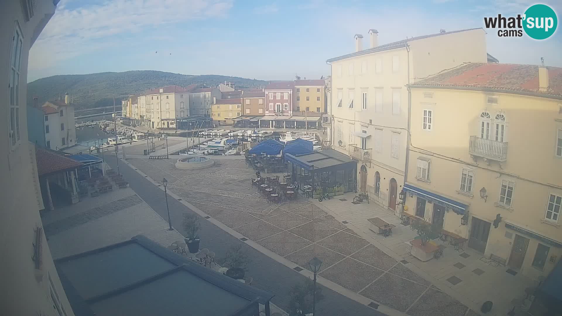 Cámara en vivo ciudad de Cres – plaza principal y “mandrač” – isla de Cres – Croacia