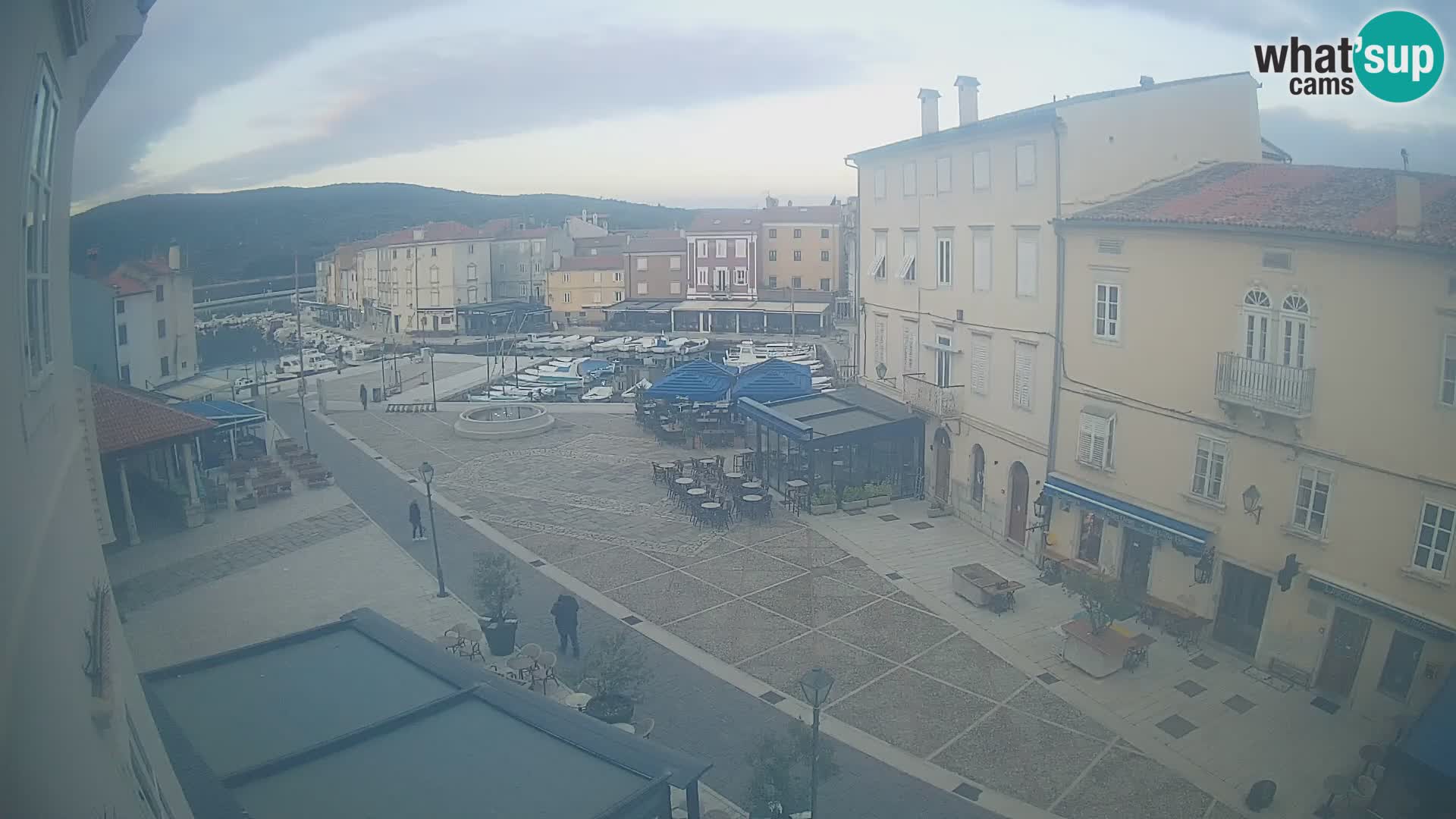 LIVE cam Cres Stadt – Hauptplatz und “mandrač” – Cres Insel – Kroatien