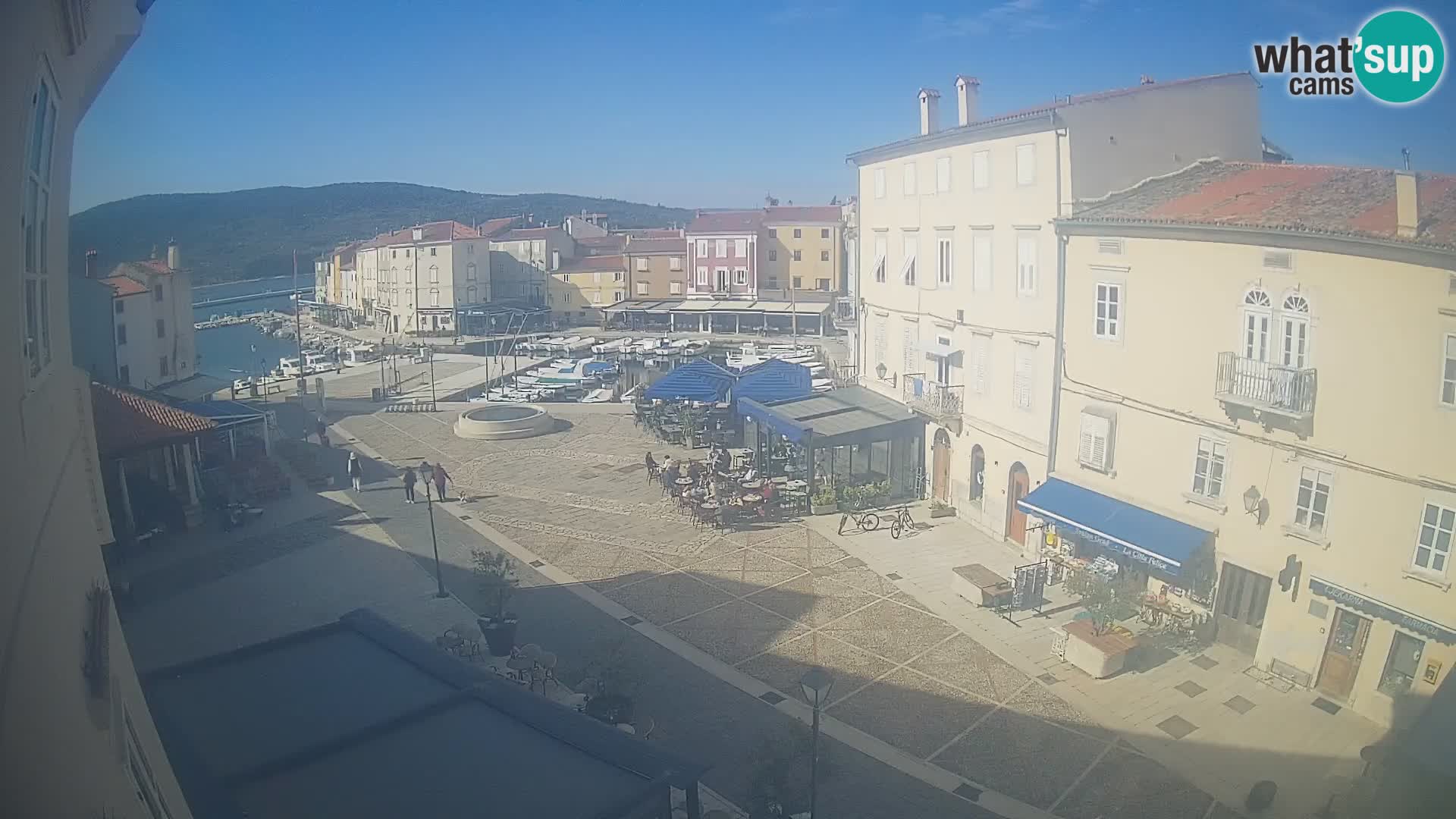 LIVE cam Cres Stadt – Hauptplatz und “mandrač” – Cres Insel – Kroatien