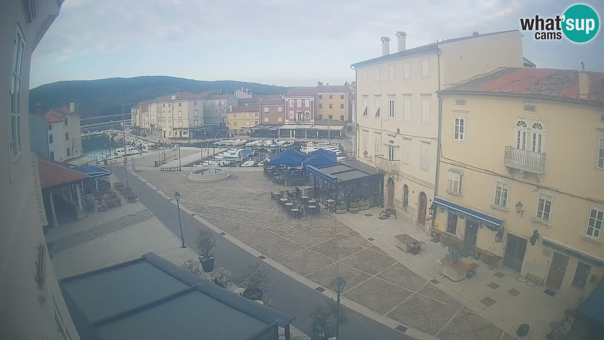 LIVE cam Cres città – piazza principale e “mandrač” – isola di Cherso – Croazia