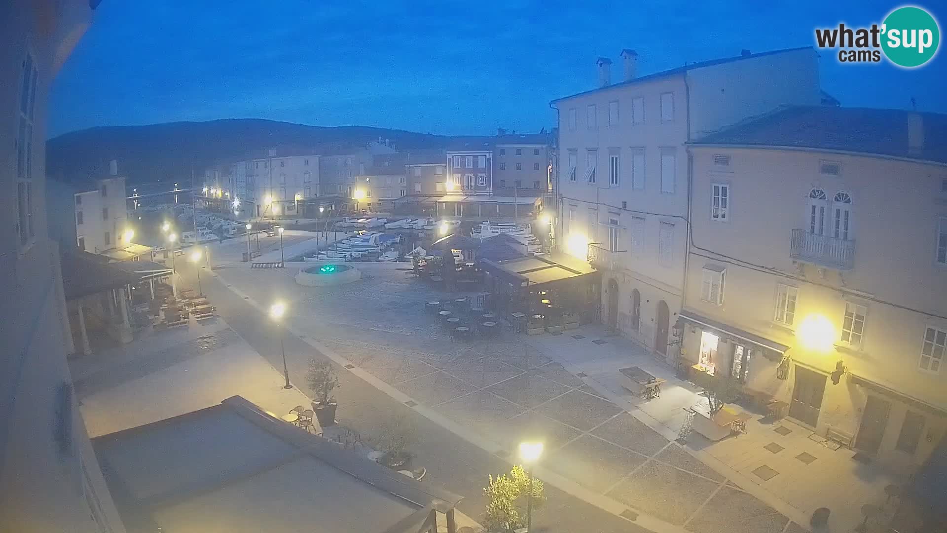 LIVE cam Cres città – piazza principale e “mandrač” – isola di Cherso – Croazia