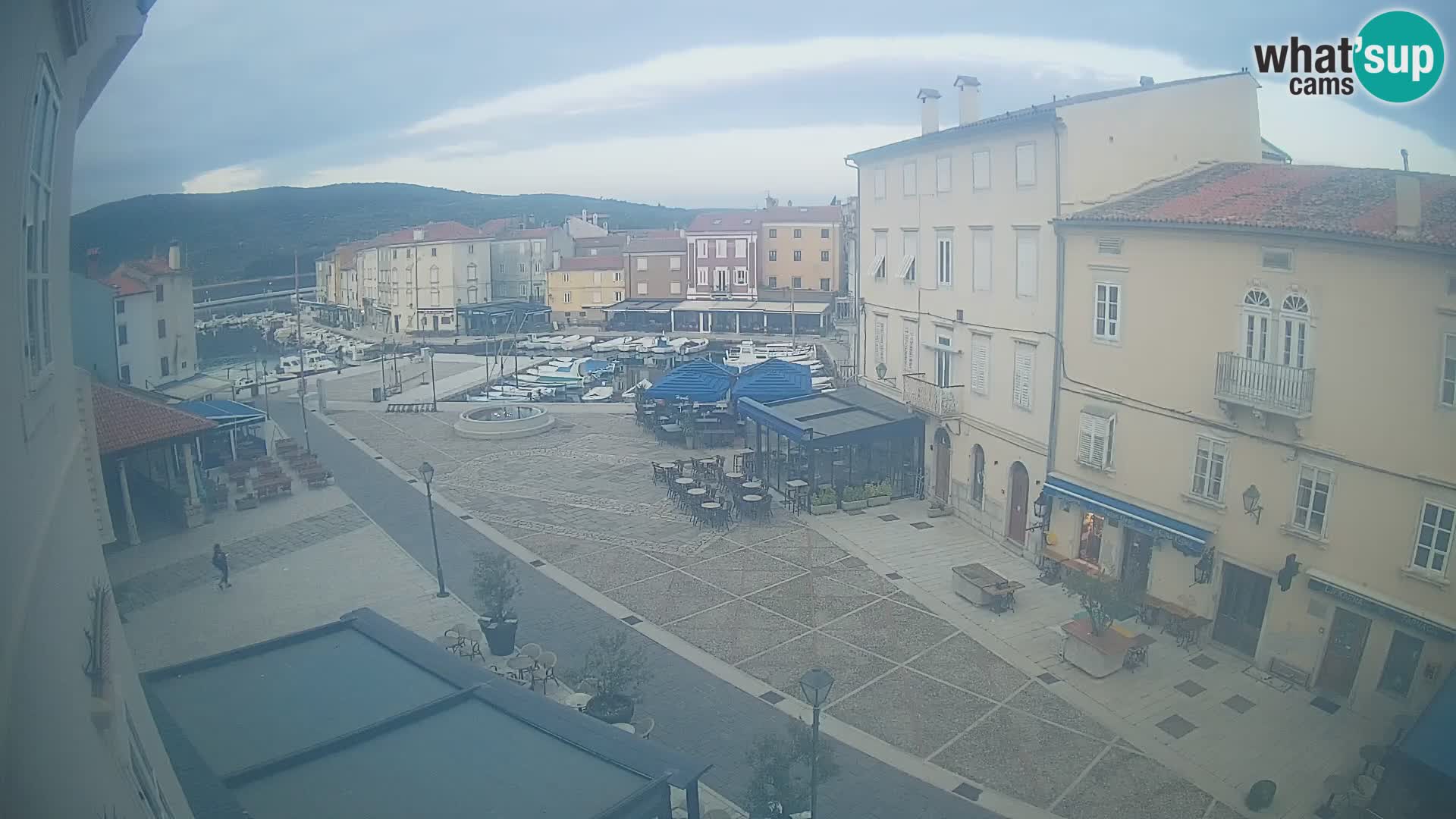 LIVE cam Cres città – piazza principale e “mandrač” – isola di Cherso – Croazia